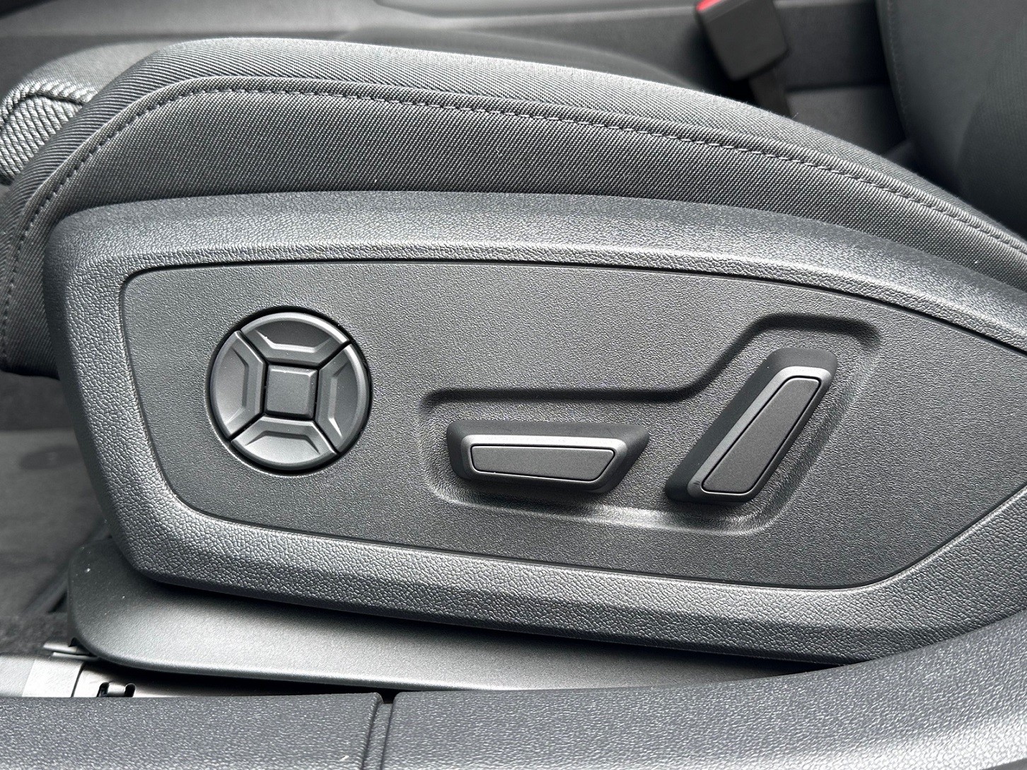 AUDI A3 Sportback 40 TFSI e advanced S-tronic-image-13