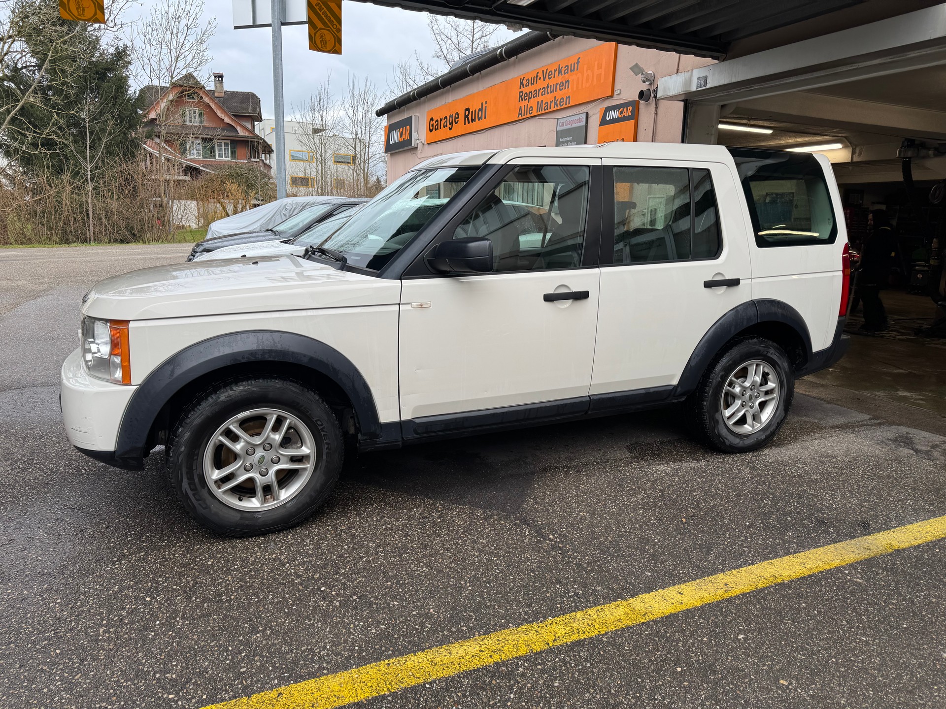 LAND ROVER Discovery 2.7d V6 SE Automatic-image-3