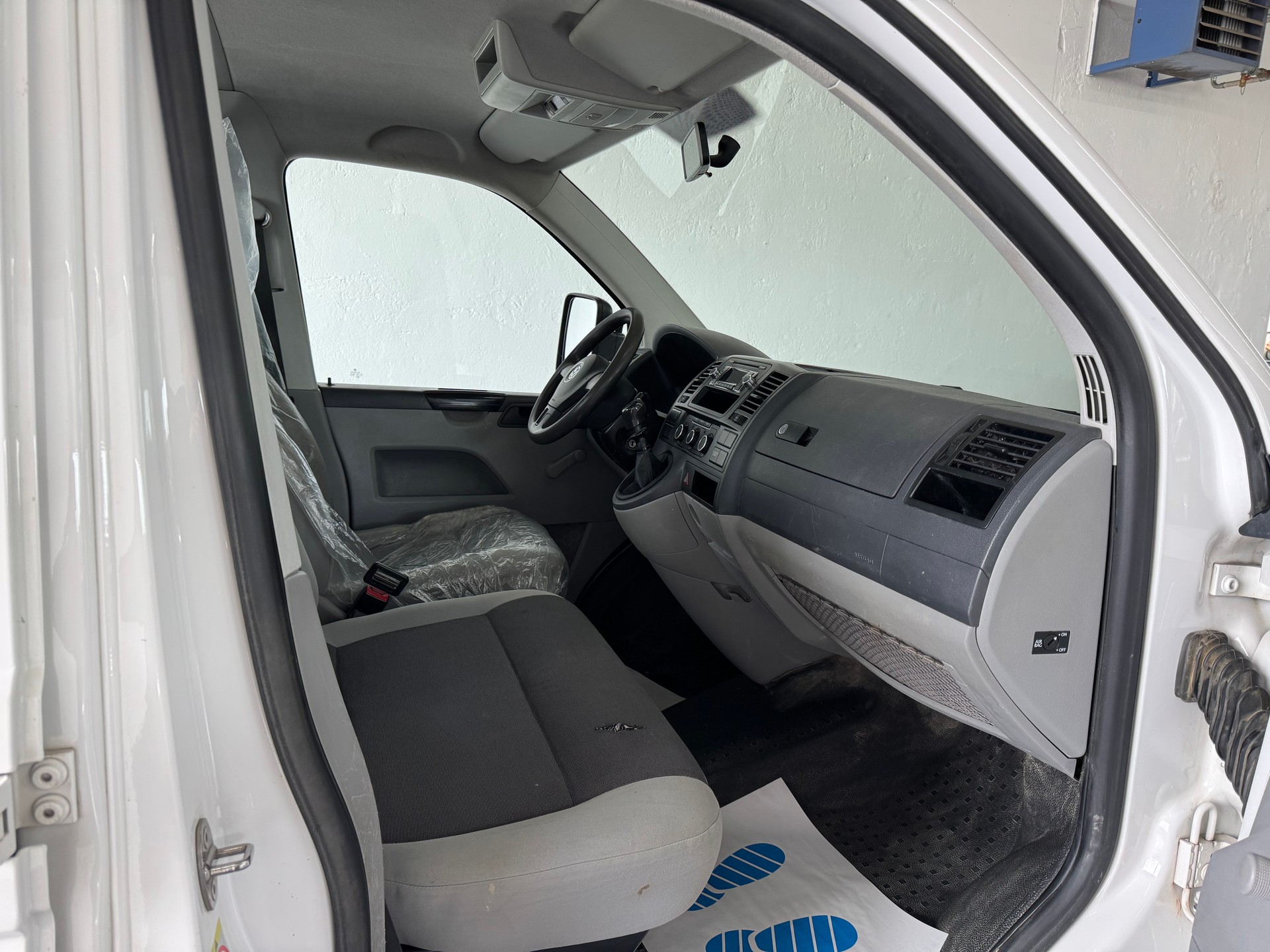 VW T5 2.0 TDI-image-18