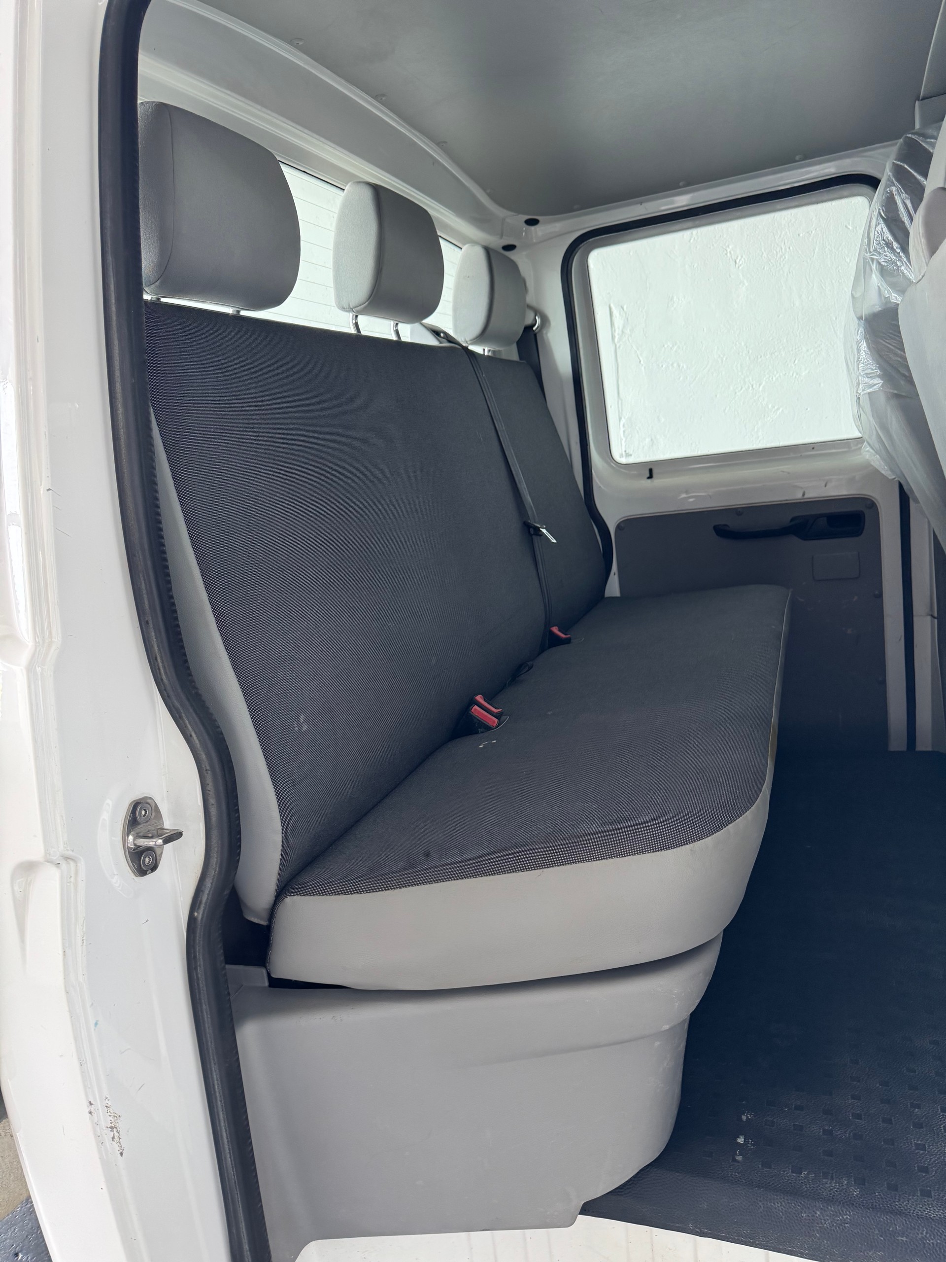 VW T5 2.0 TDI-image-21