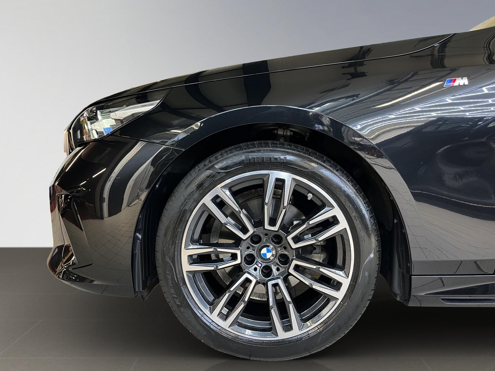 BMW 520d xDrive Touring M Sport-image-16