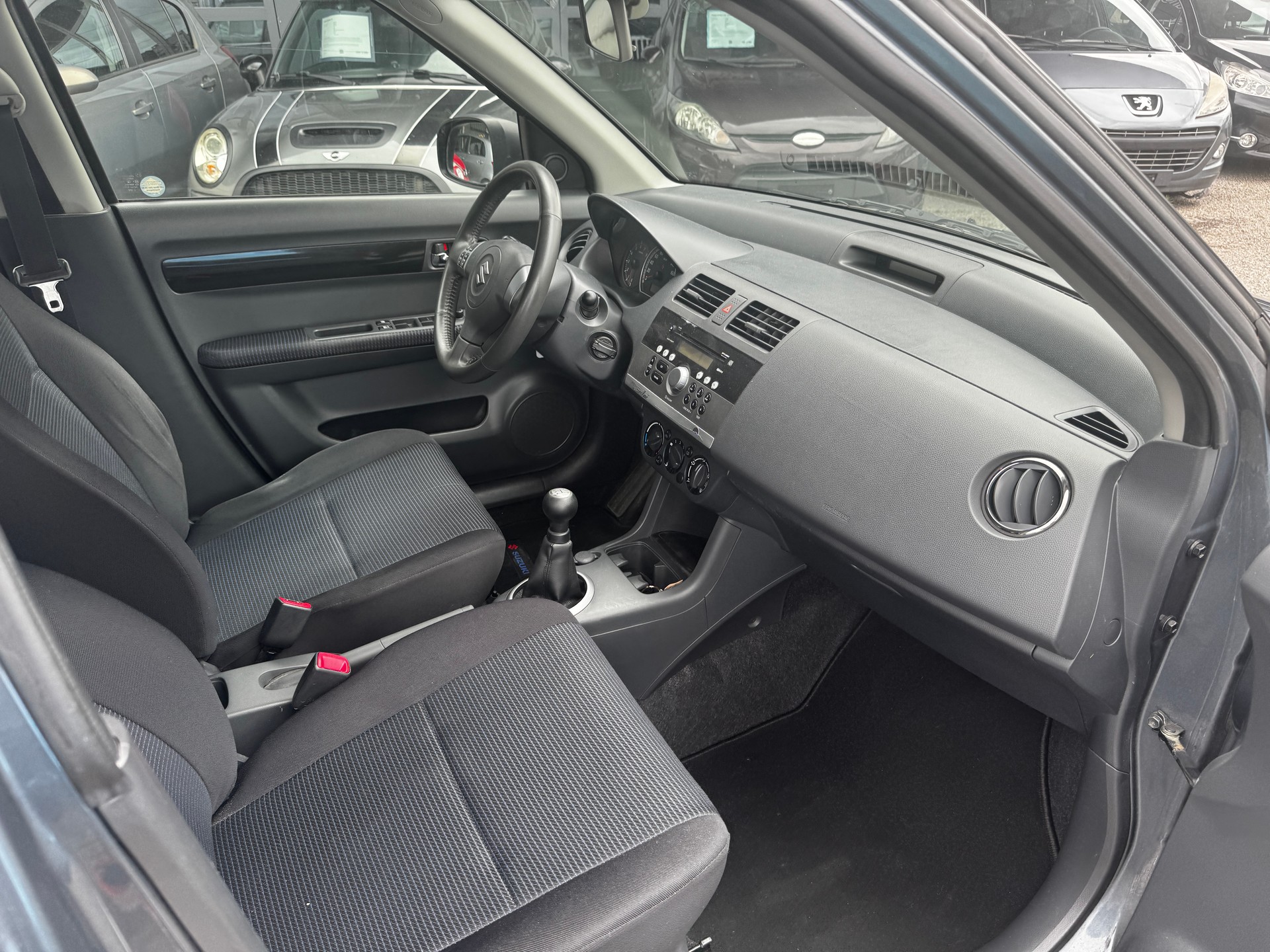 SUZUKI Swift 1.3i 16V GL Top Piz Sulai LE 4x4-image-10