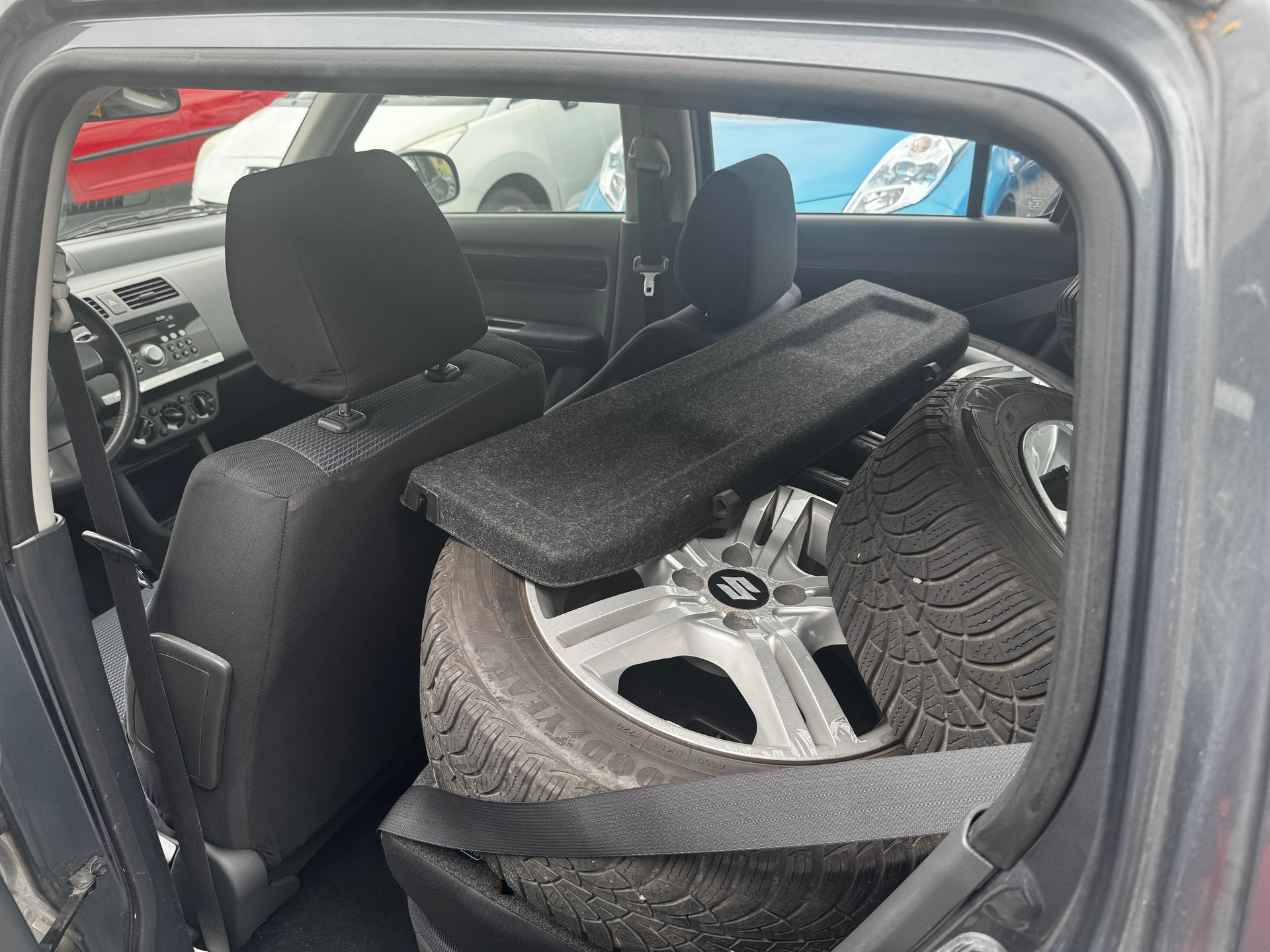 SUZUKI Swift 1.3i 16V GL Top Piz Sulai LE 4x4-image-8