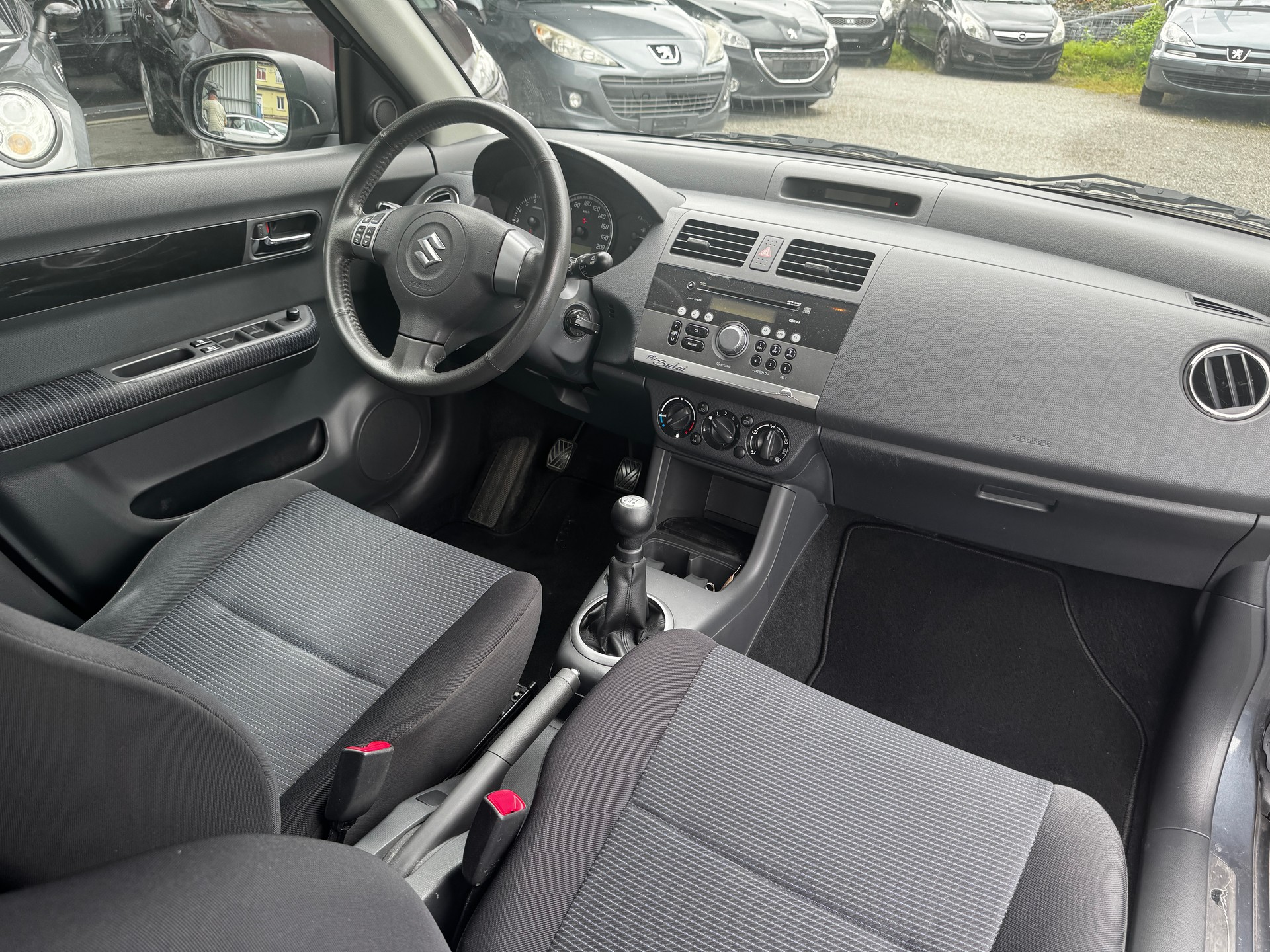 SUZUKI Swift 1.3i 16V GL Top Piz Sulai LE 4x4-image-11