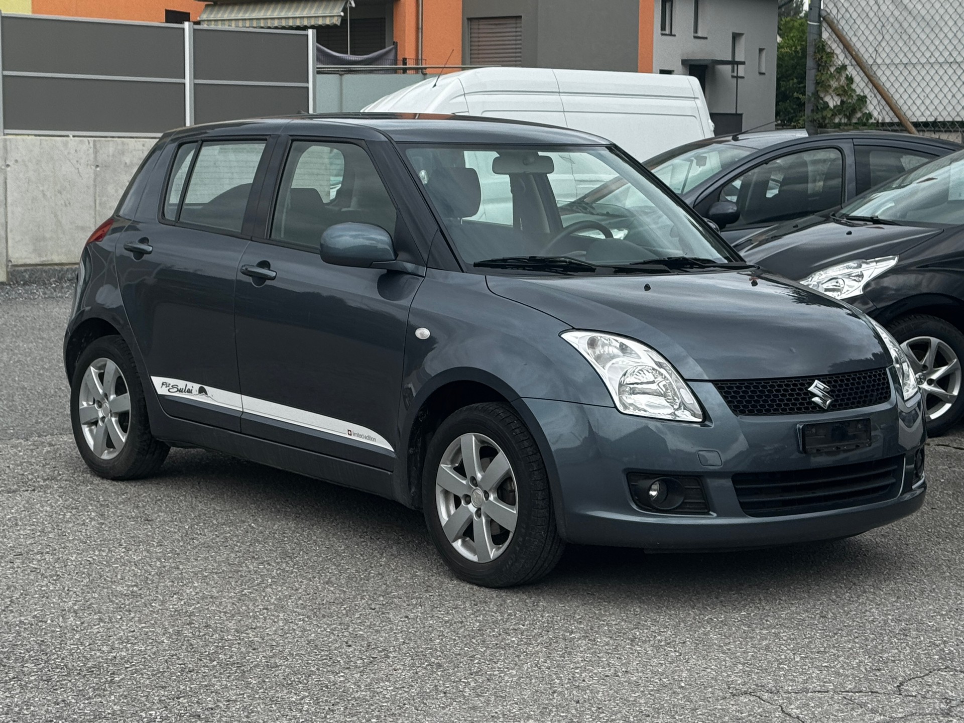 SUZUKI Swift 1.3i 16V GL Top Piz Sulai LE 4x4-image-4
