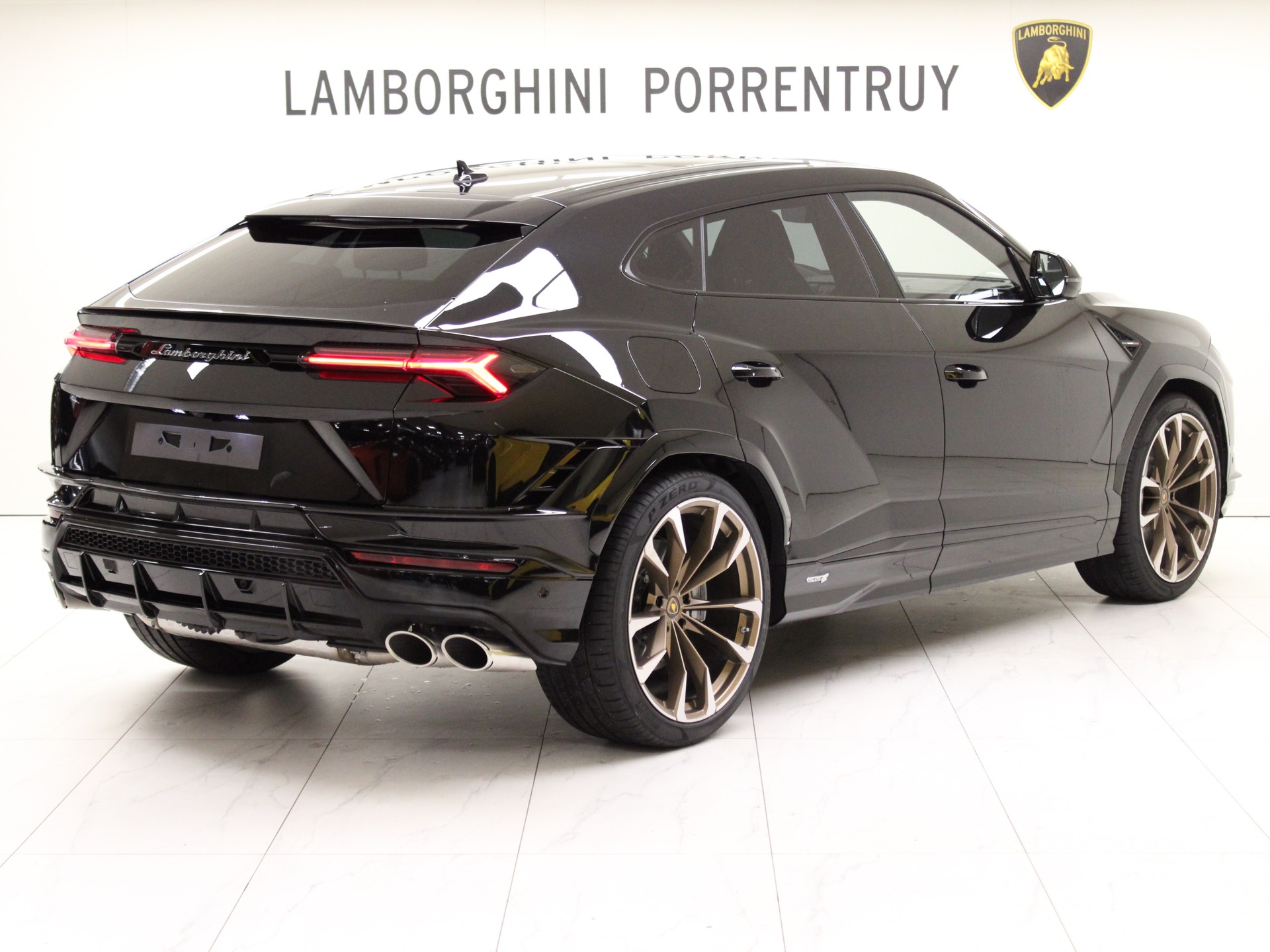 LAMBORGHINI Urus S-image-2