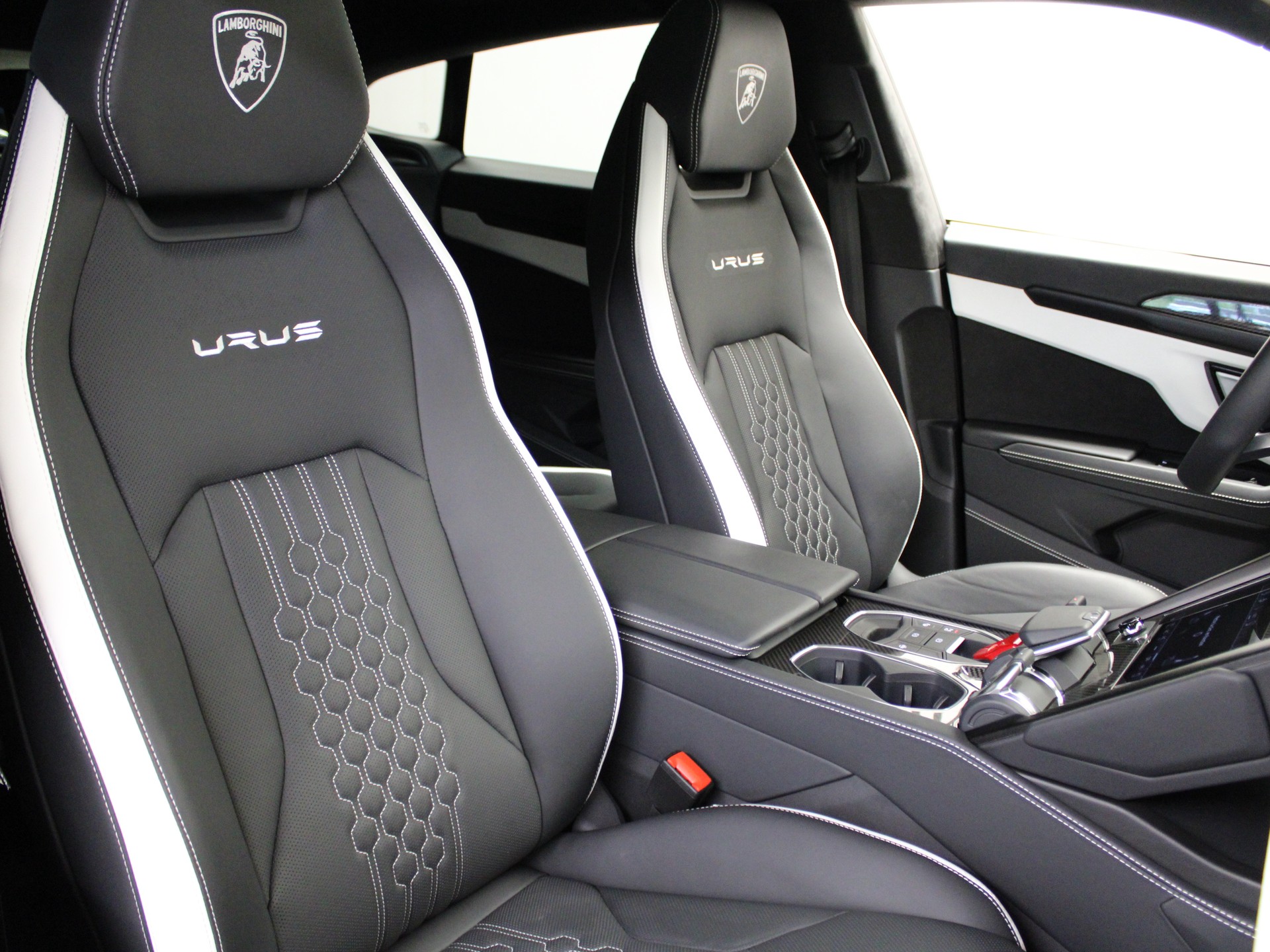 LAMBORGHINI Urus S-image-7