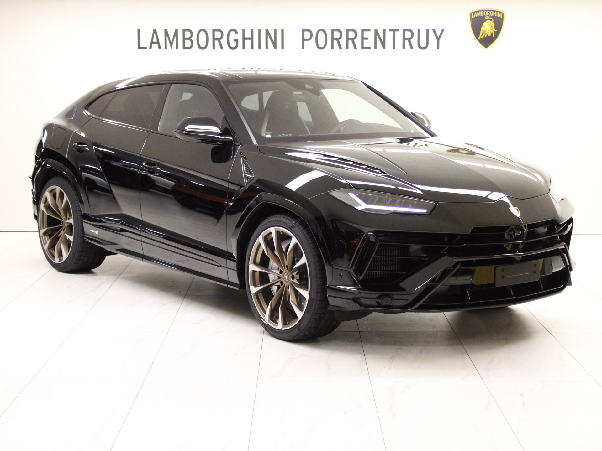 LAMBORGHINI Urus S-image-0