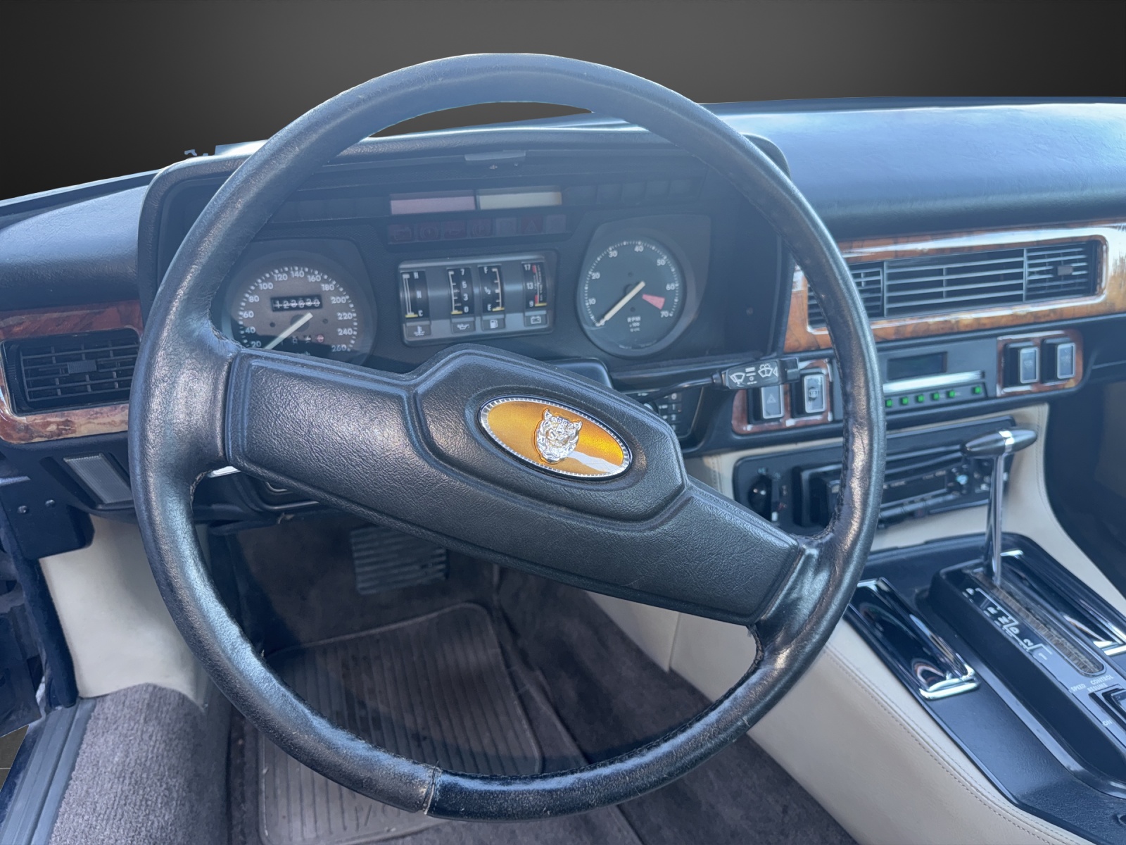 JAGUAR XJ-S V12 H.E.-image-9