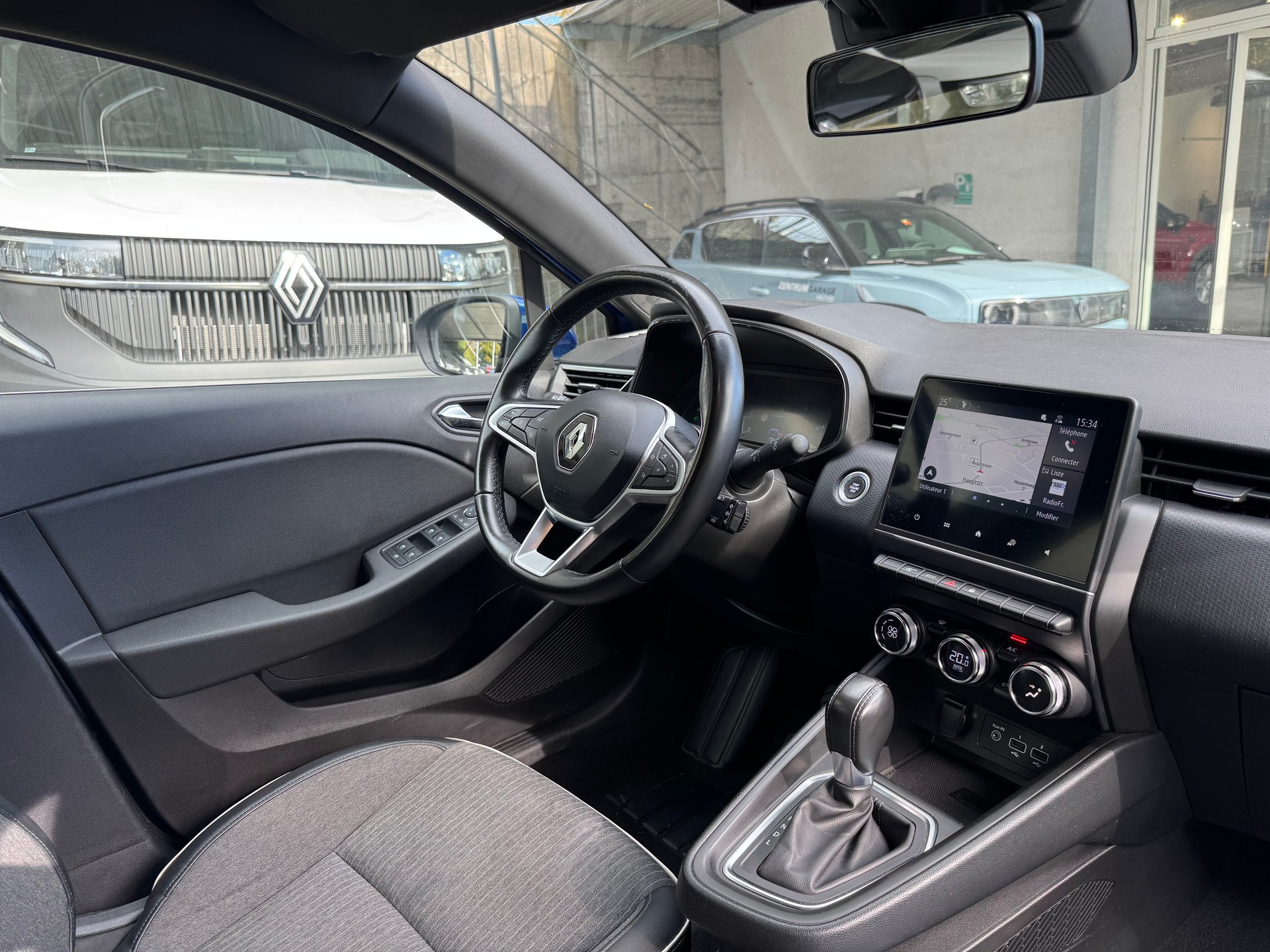 RENAULT Clio 1.0 Intens CVT-image-9