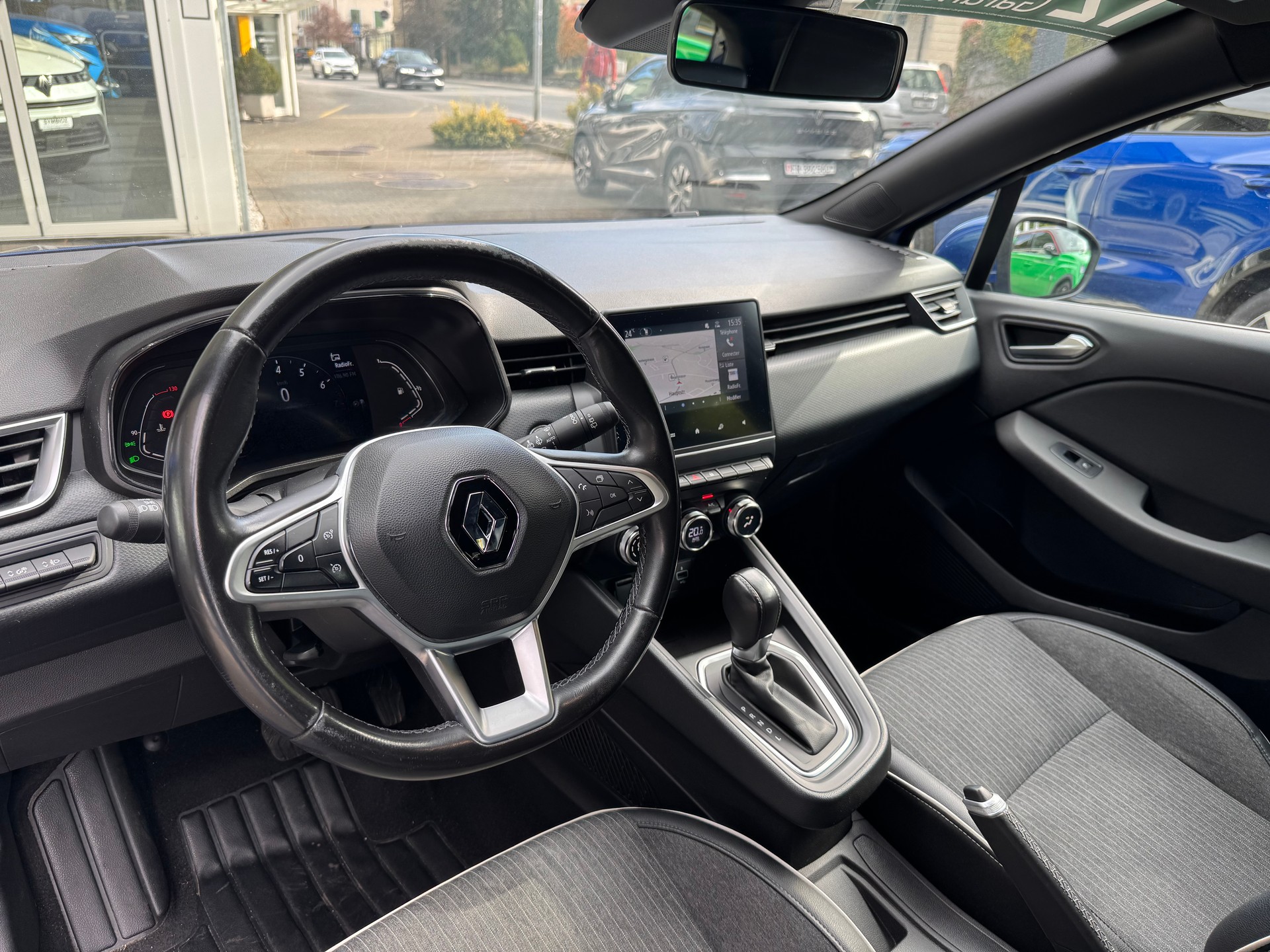 RENAULT Clio 1.0 Intens CVT-image-13