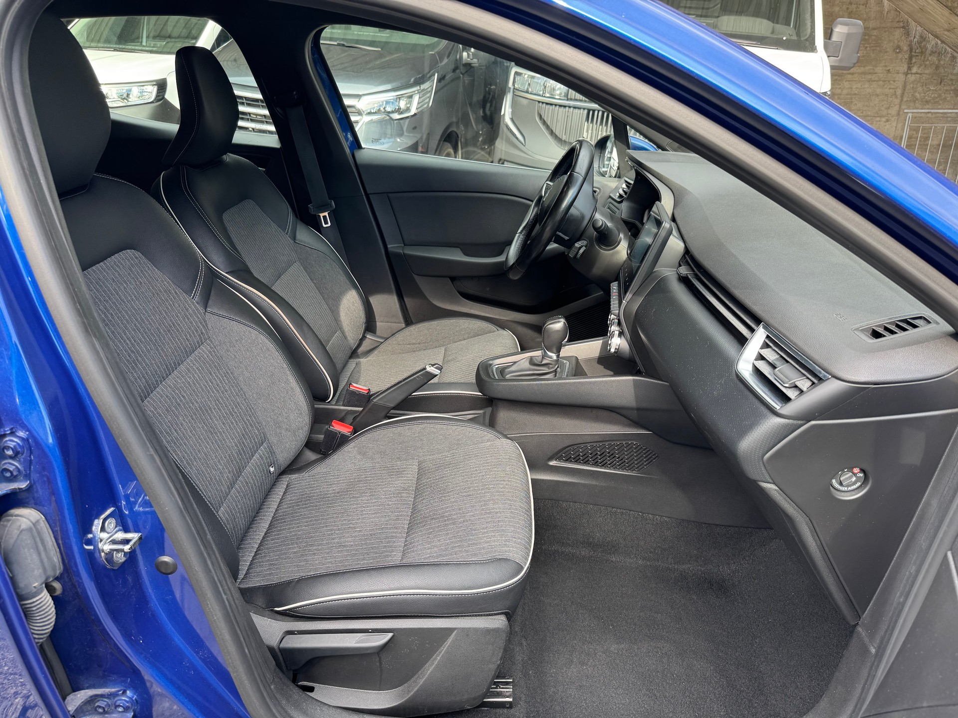 RENAULT Clio 1.0 Intens CVT-image-8