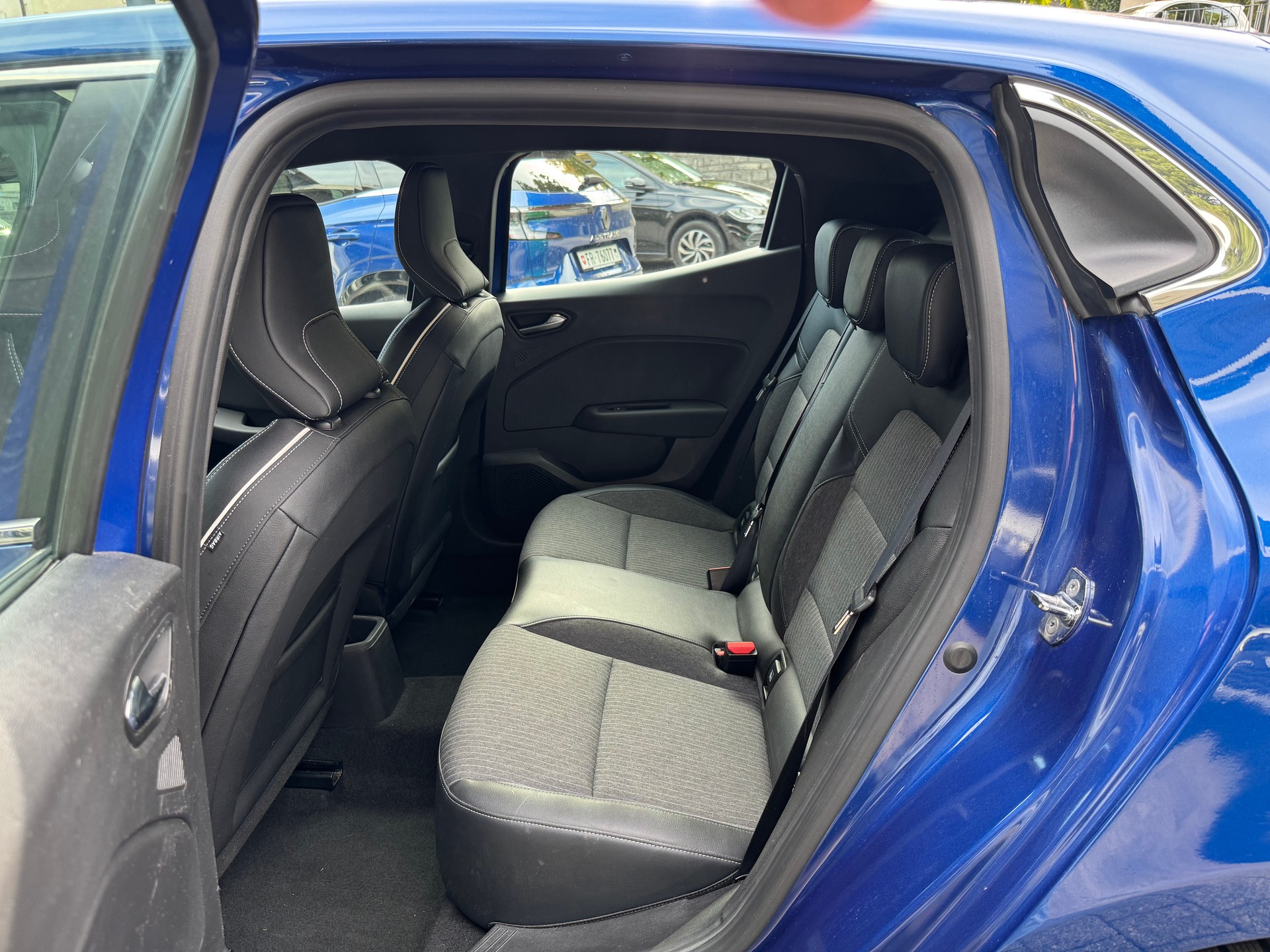 RENAULT Clio 1.0 Intens CVT-image-11