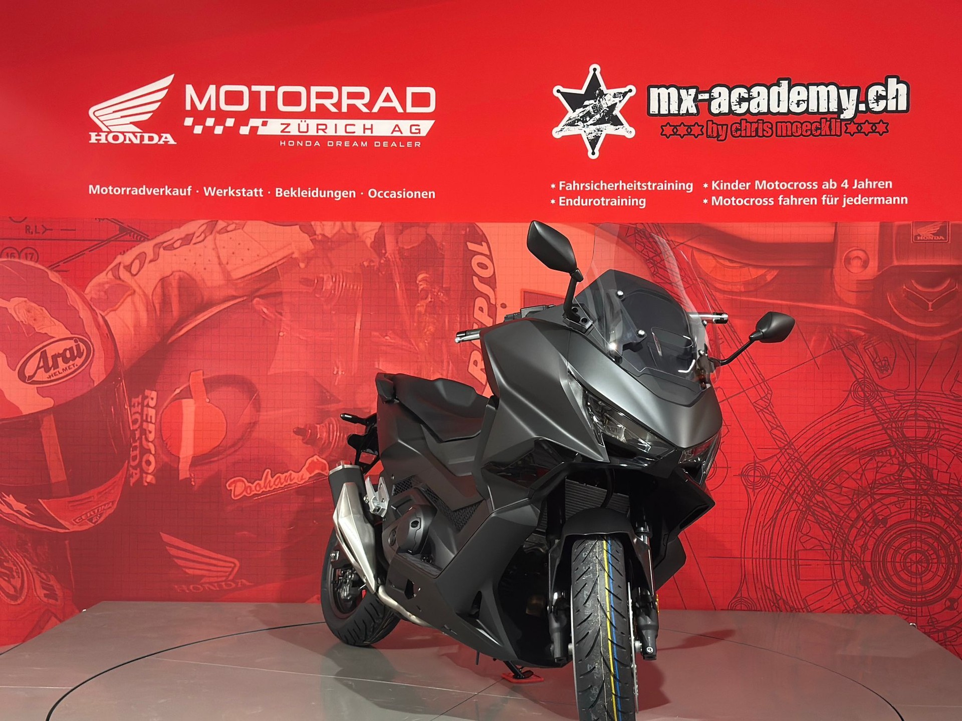 HONDA FORZA 750*Modell 2026**Neufahrzeug**Matte Ballistic Black Metallic*-image-5