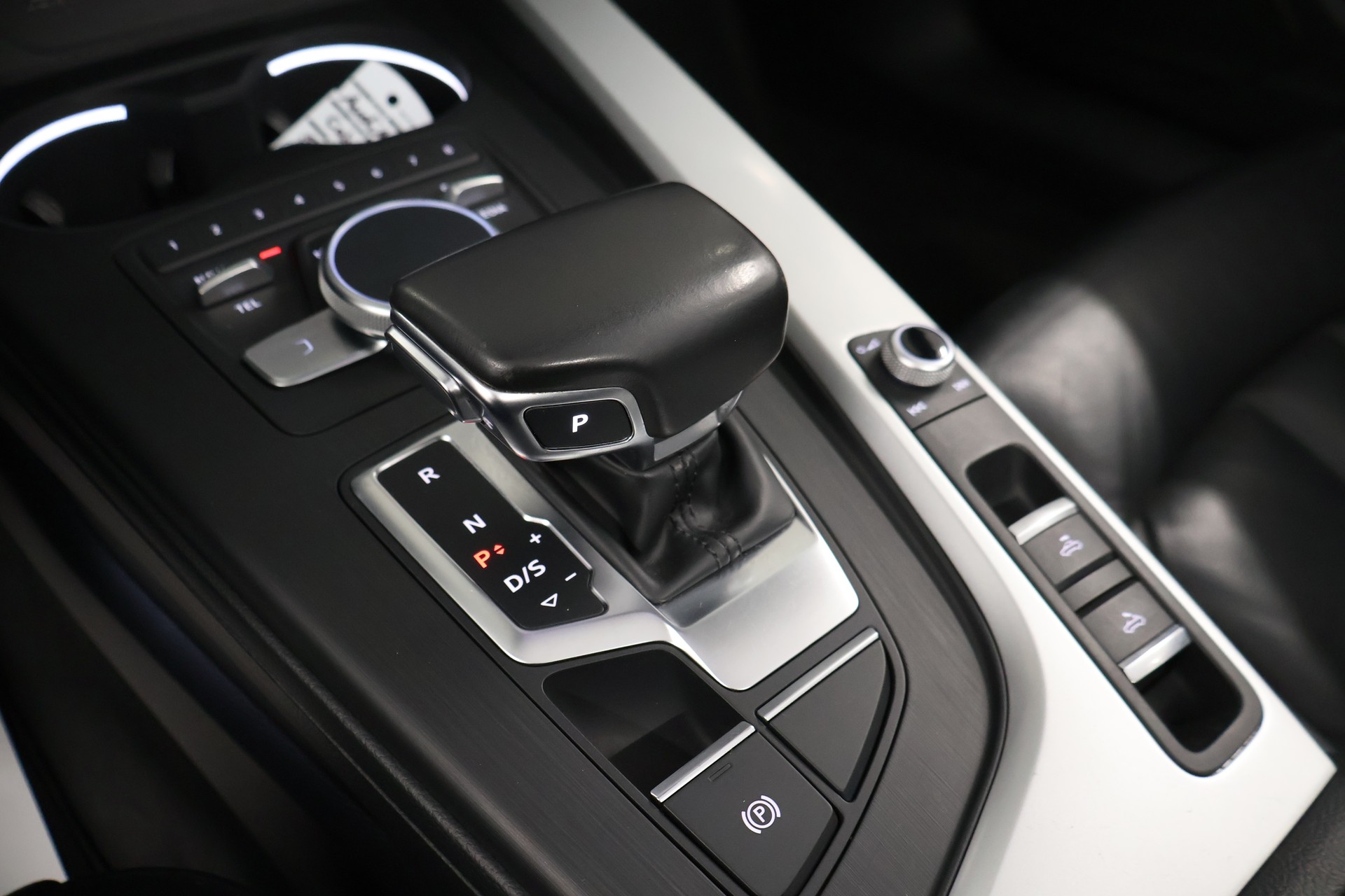 AUDI A5 Cabriolet 2.0 TFSI quattro S-tronic-image-21
