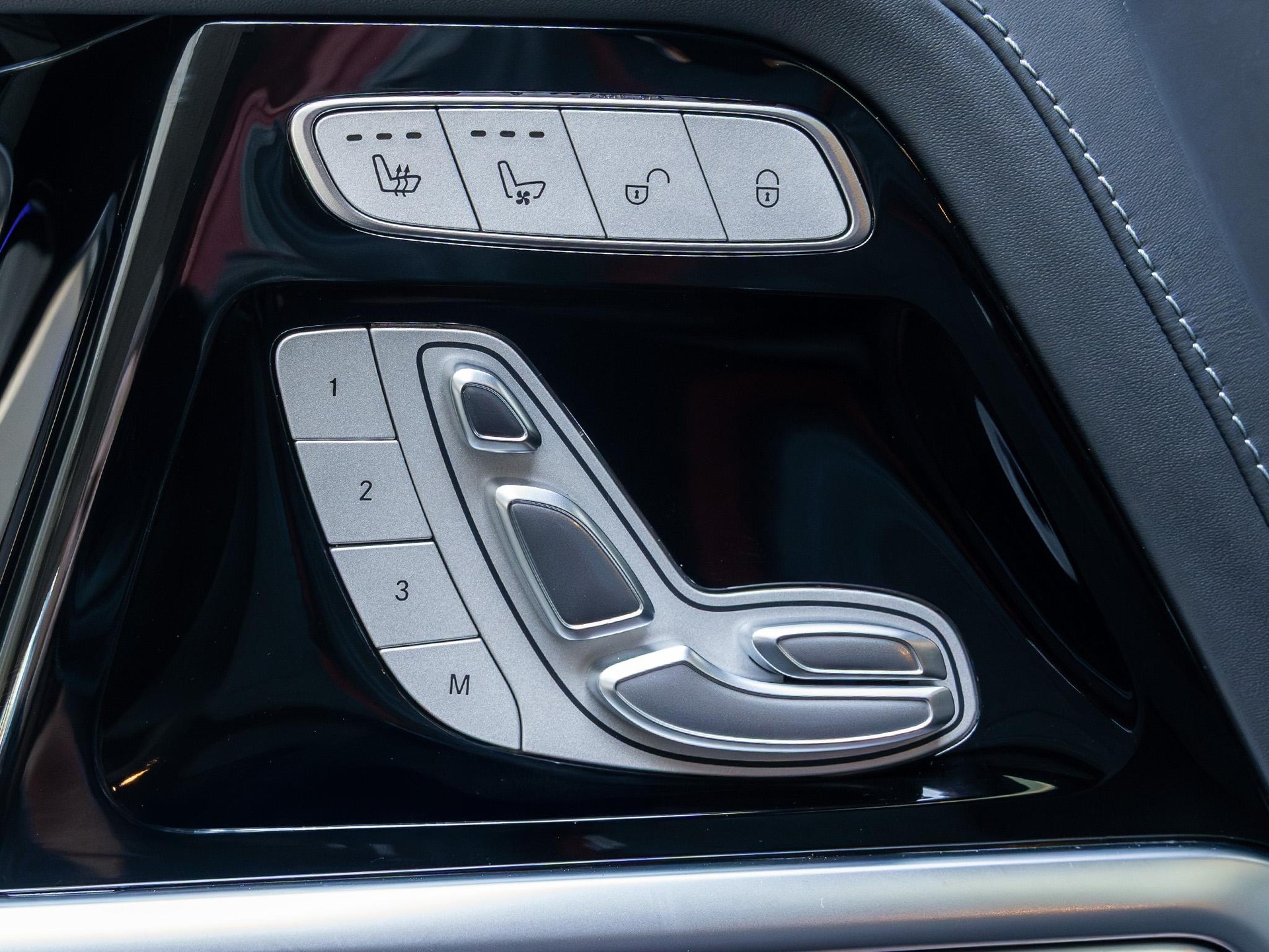 MERCEDES-BENZ G 63 AMG 4X42-image-11