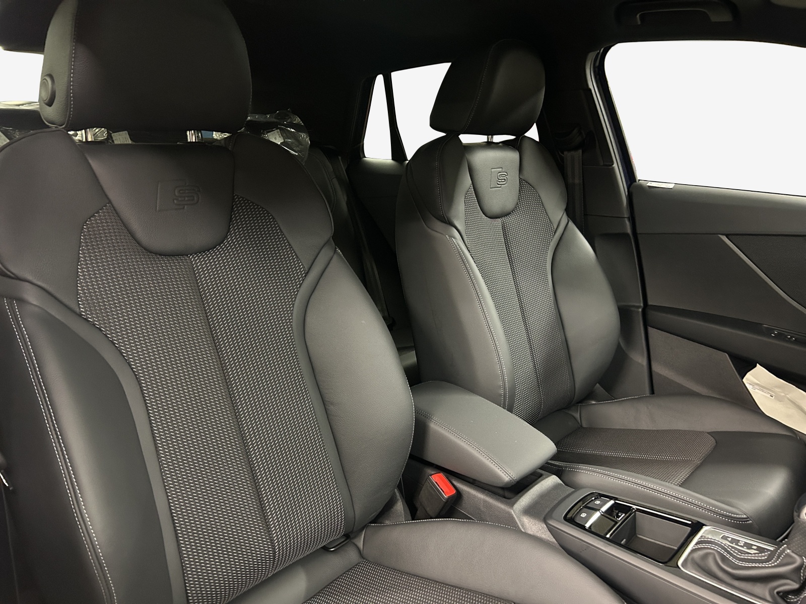 AUDI Q2 35 TFSI S line S-tronic-image-14