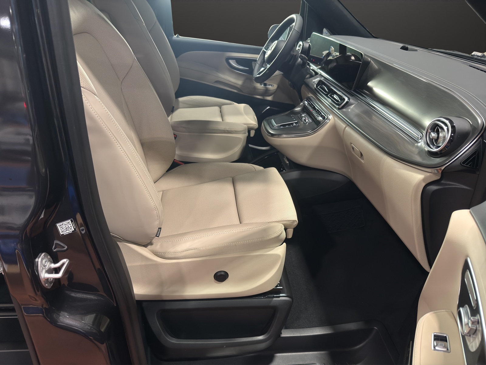 MERCEDES-BENZ V 300 d lang Swiss Edition 9G-Tronic-image-9