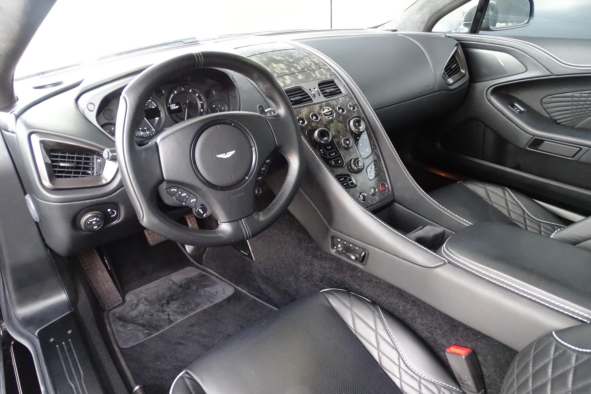 ASTON MARTIN Vanquish S 6.0 V12-image-8