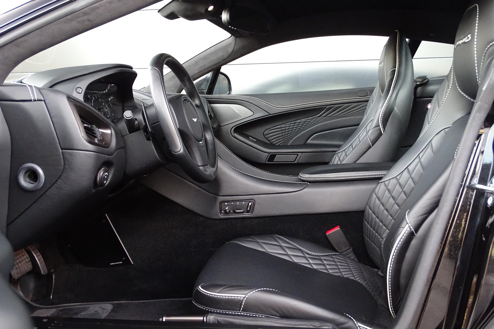 ASTON MARTIN Vanquish S 6.0 V12-image-10