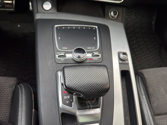 AUDI Q5 2.0 TFSI sport quattro S-tronic-image-18