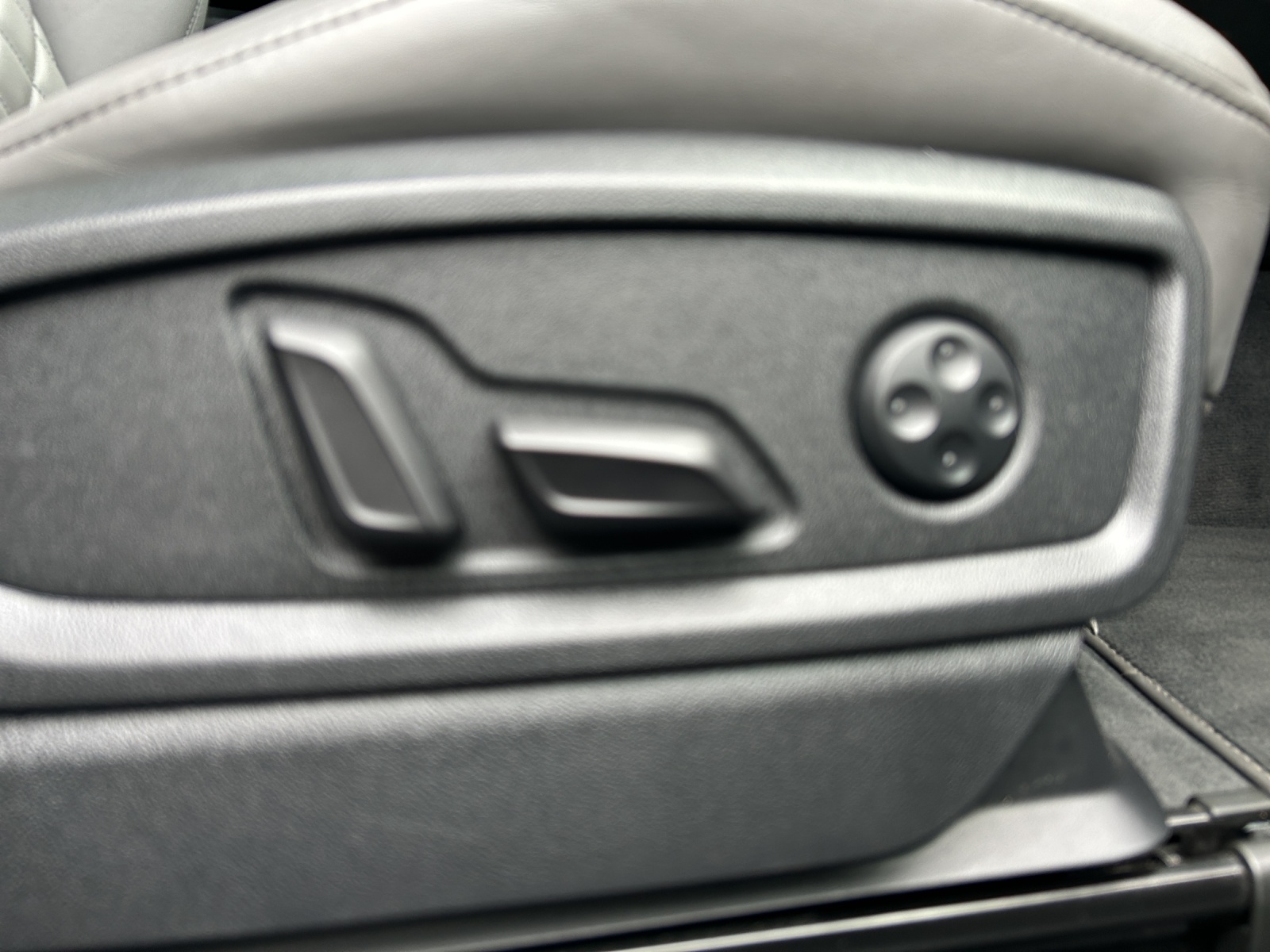 AUDI SQ5 TDI quattro tiptronic-image-21