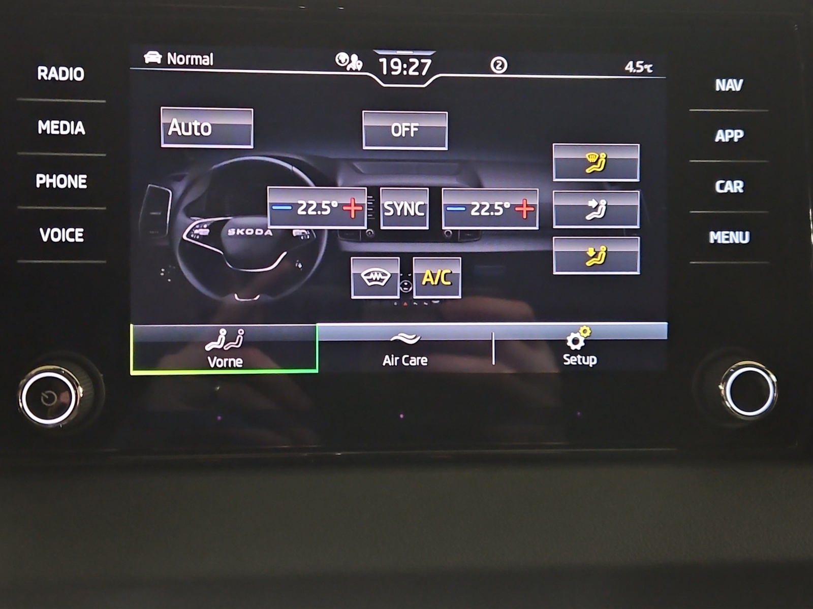 SKODA Karoq 2.0 TSI SportLine 4x4 DSG-image-18