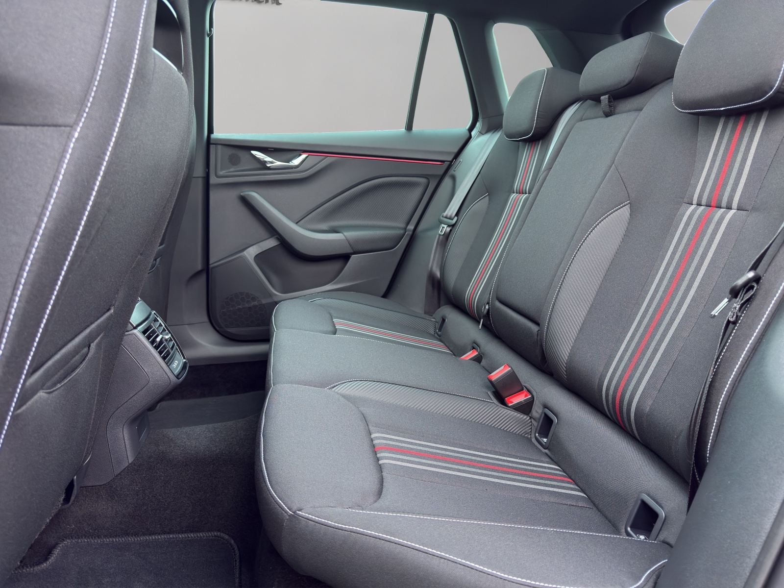 SKODA Kamiq 1.5 TSI Monte Carlo DSG-image-16