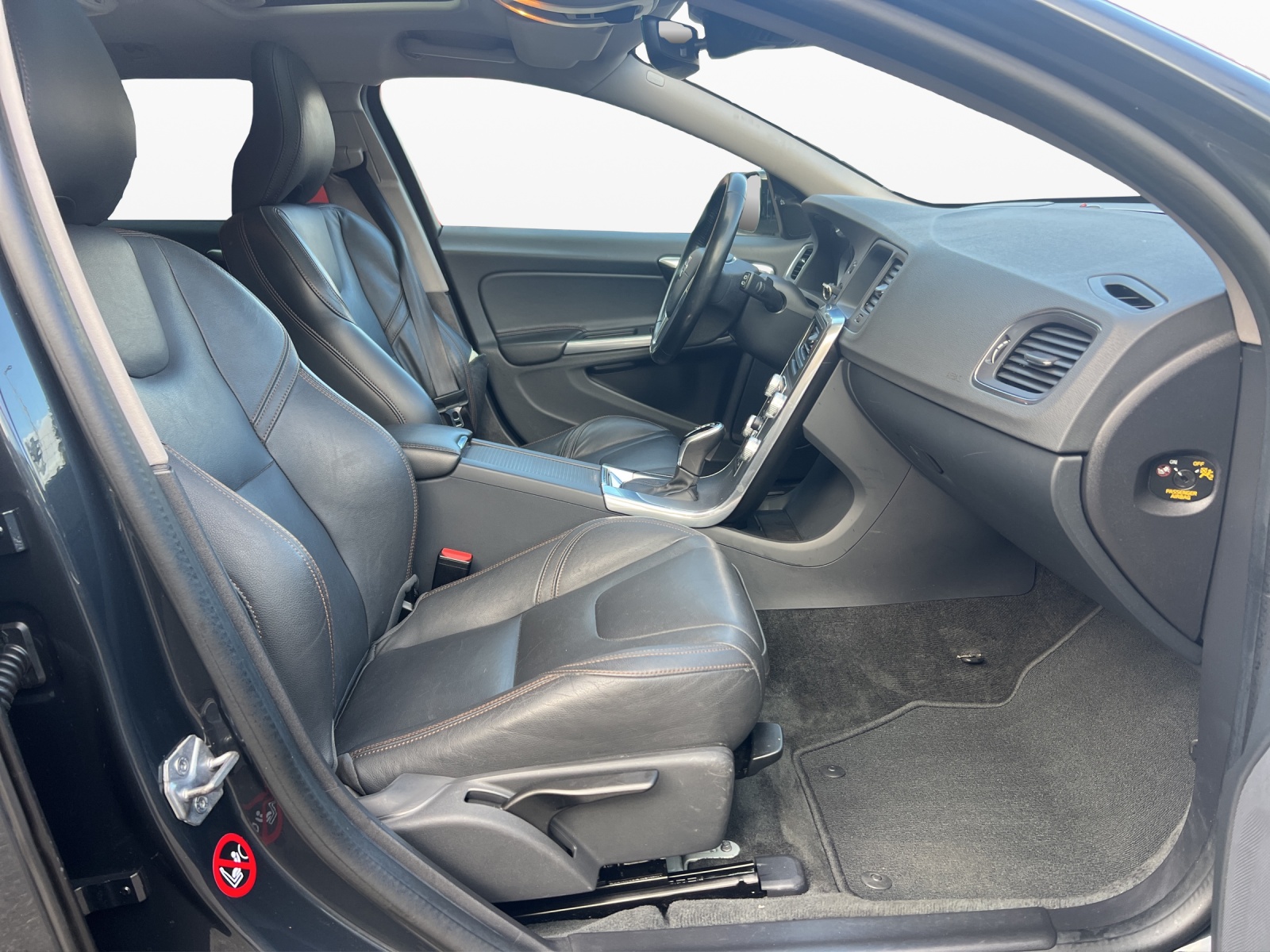 VOLVO V60 Cross Country D4 AWD Summum Geartronic-image-14