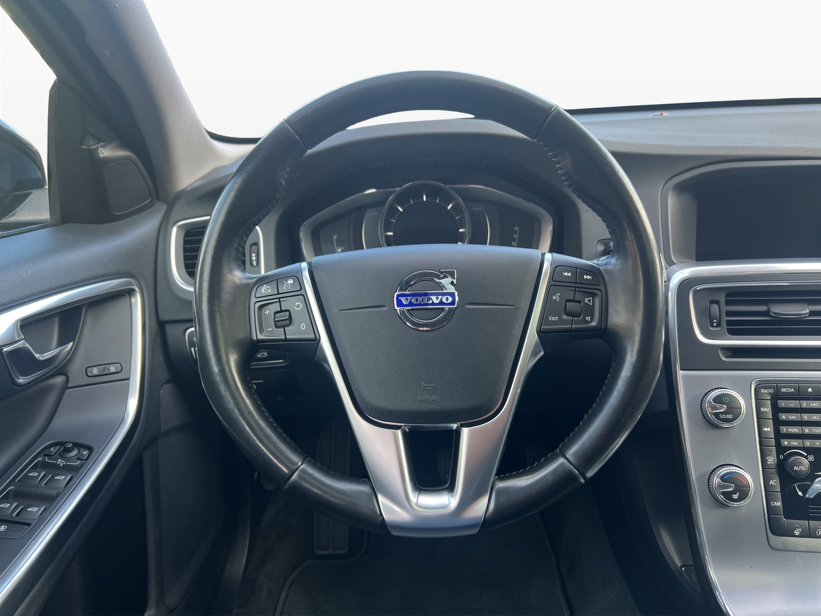 VOLVO V60 Cross Country D4 AWD Summum Geartronic-image-10