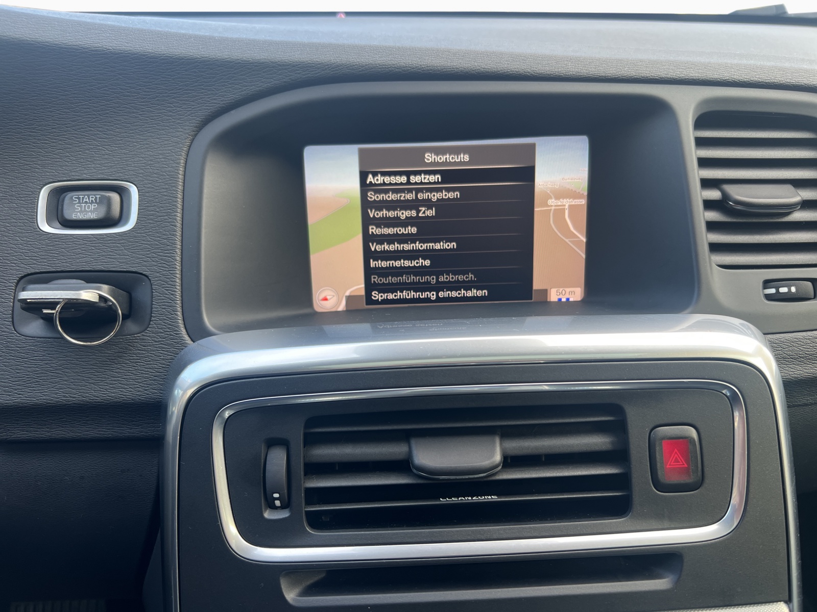 VOLVO V60 Cross Country D4 AWD Summum Geartronic-image-12