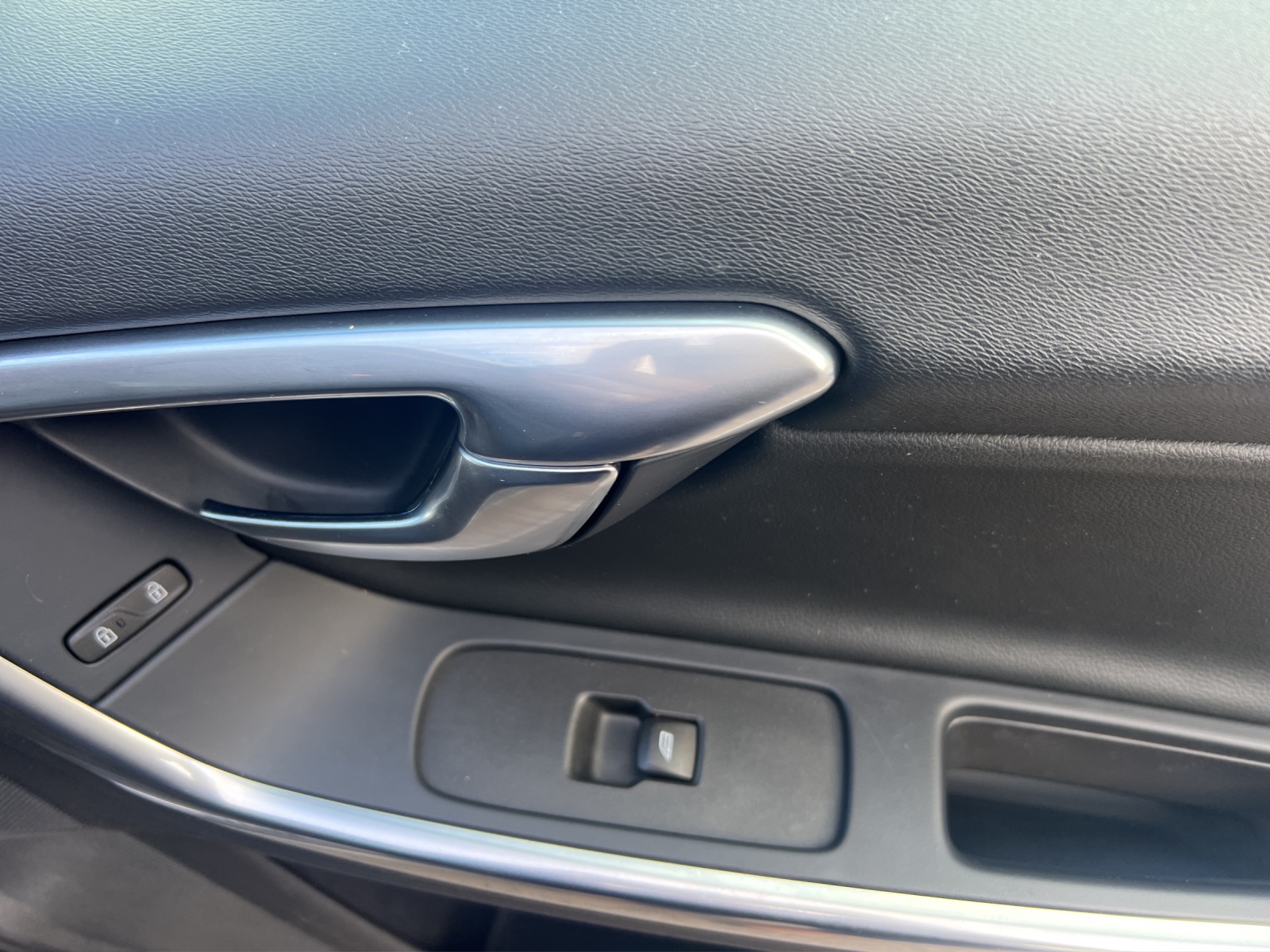 VOLVO V60 Cross Country D4 AWD Summum Geartronic-image-16
