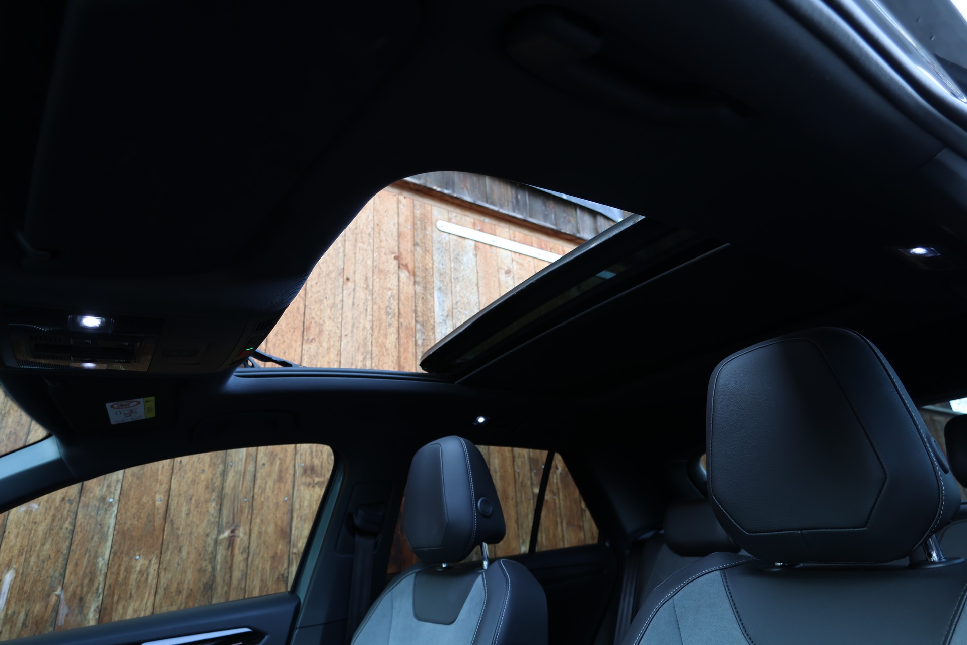 VW T-Roc 2.0 TSI R DSG 4Motion-image-12