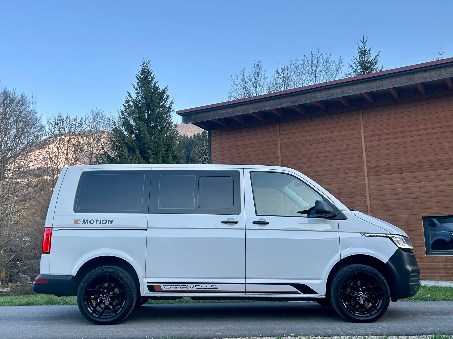VW T6.1 Caravelle 2.0 TDI Trendline 4Motion-image-0