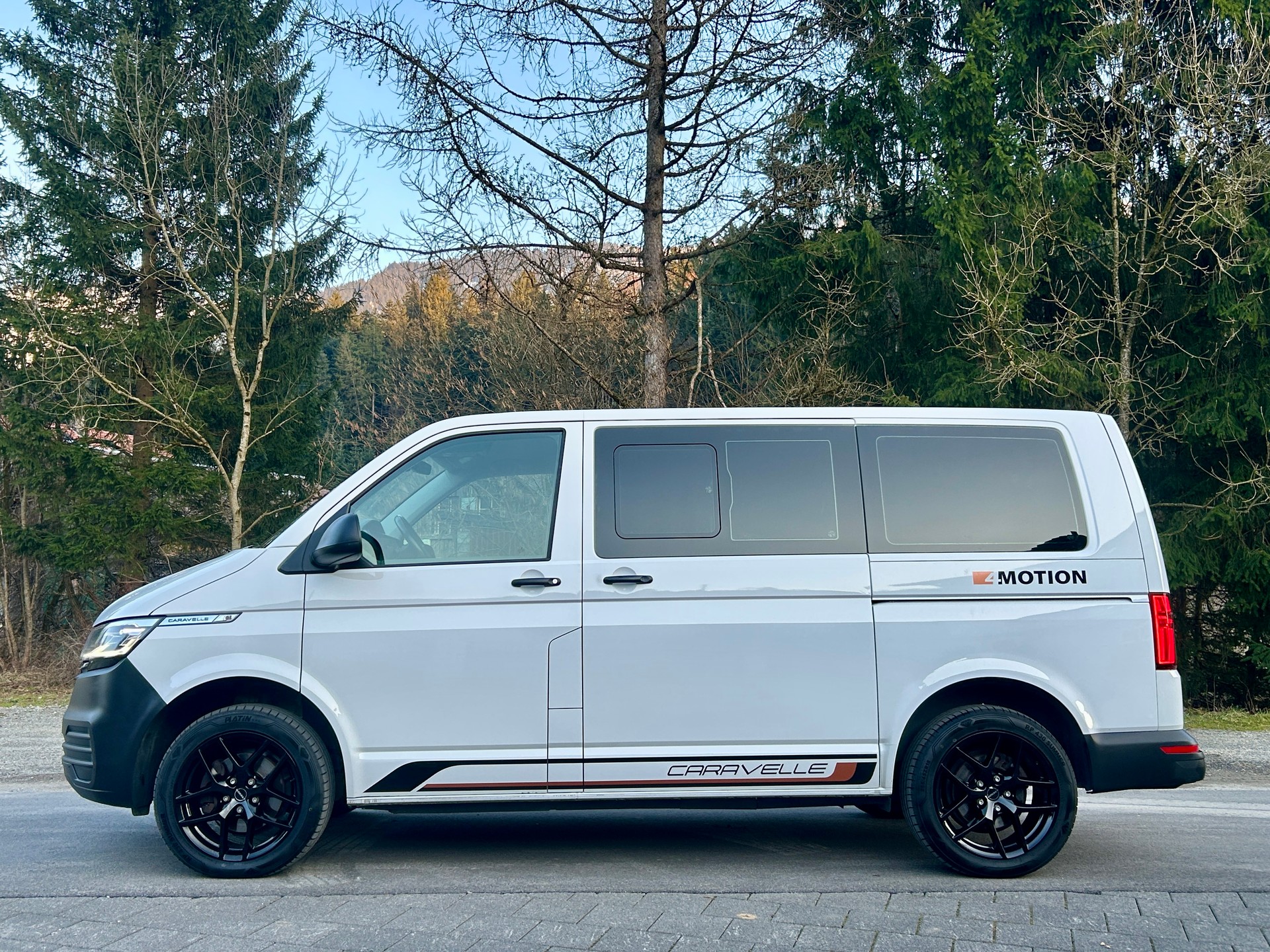 VW T6.1 Caravelle 2.0 TDI Trendline 4Motion-image-3