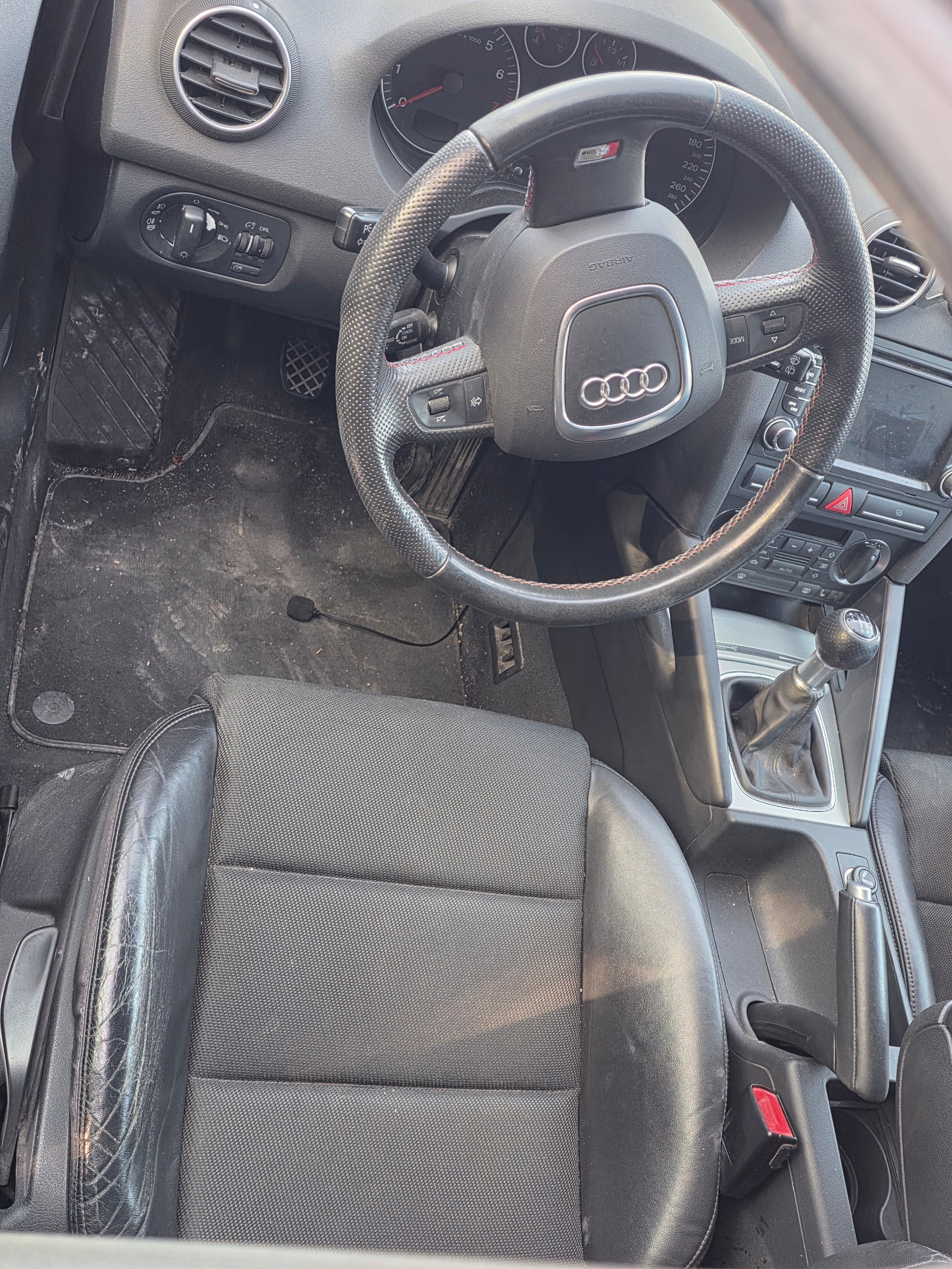 AUDI A3 Sportback 2.0 Turbo FSI Ambition quattro-image-8