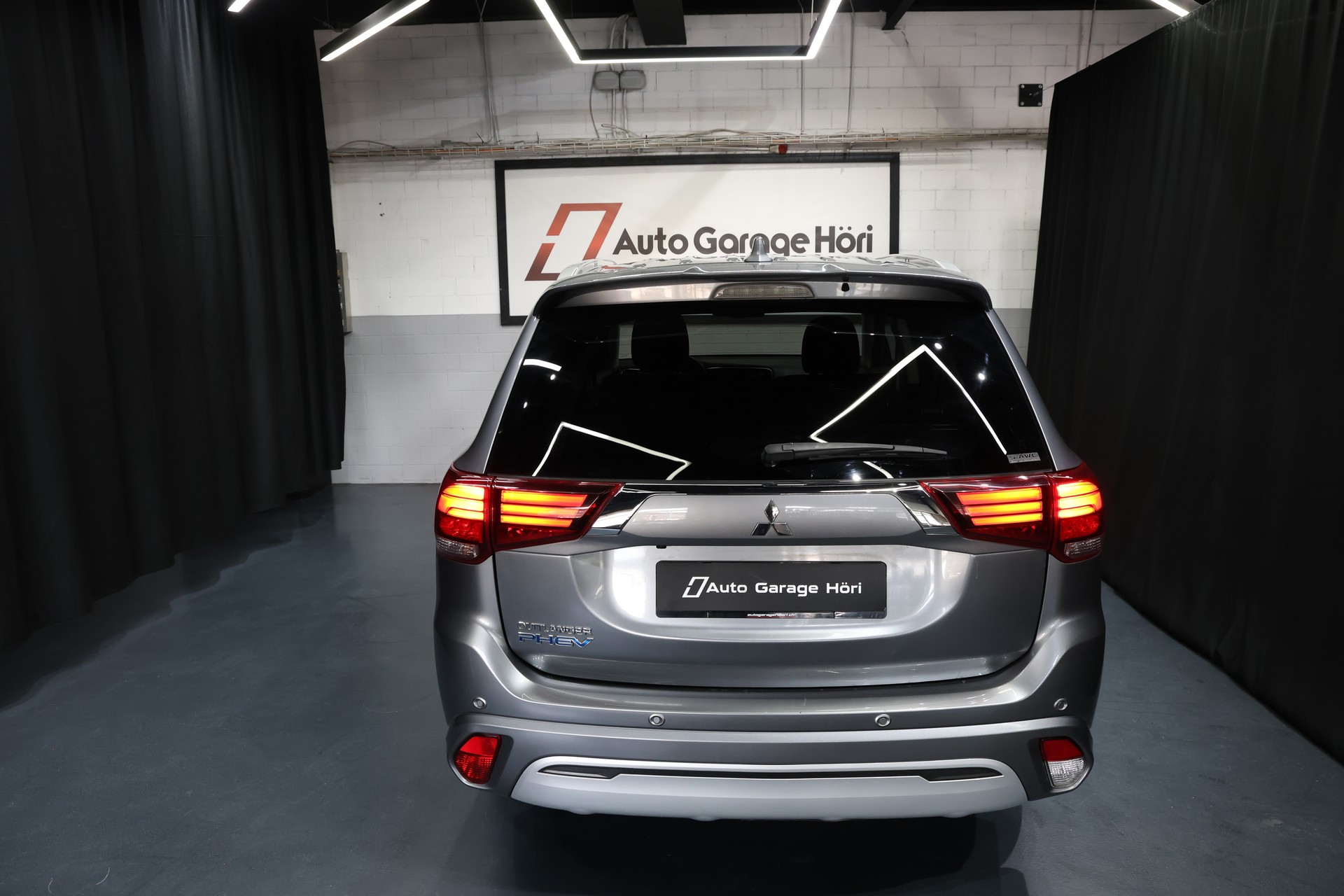 MITSUBISHI Outlander 2.4 PHEV Style 4WD Automatic Plug-In Hybrid-image-13
