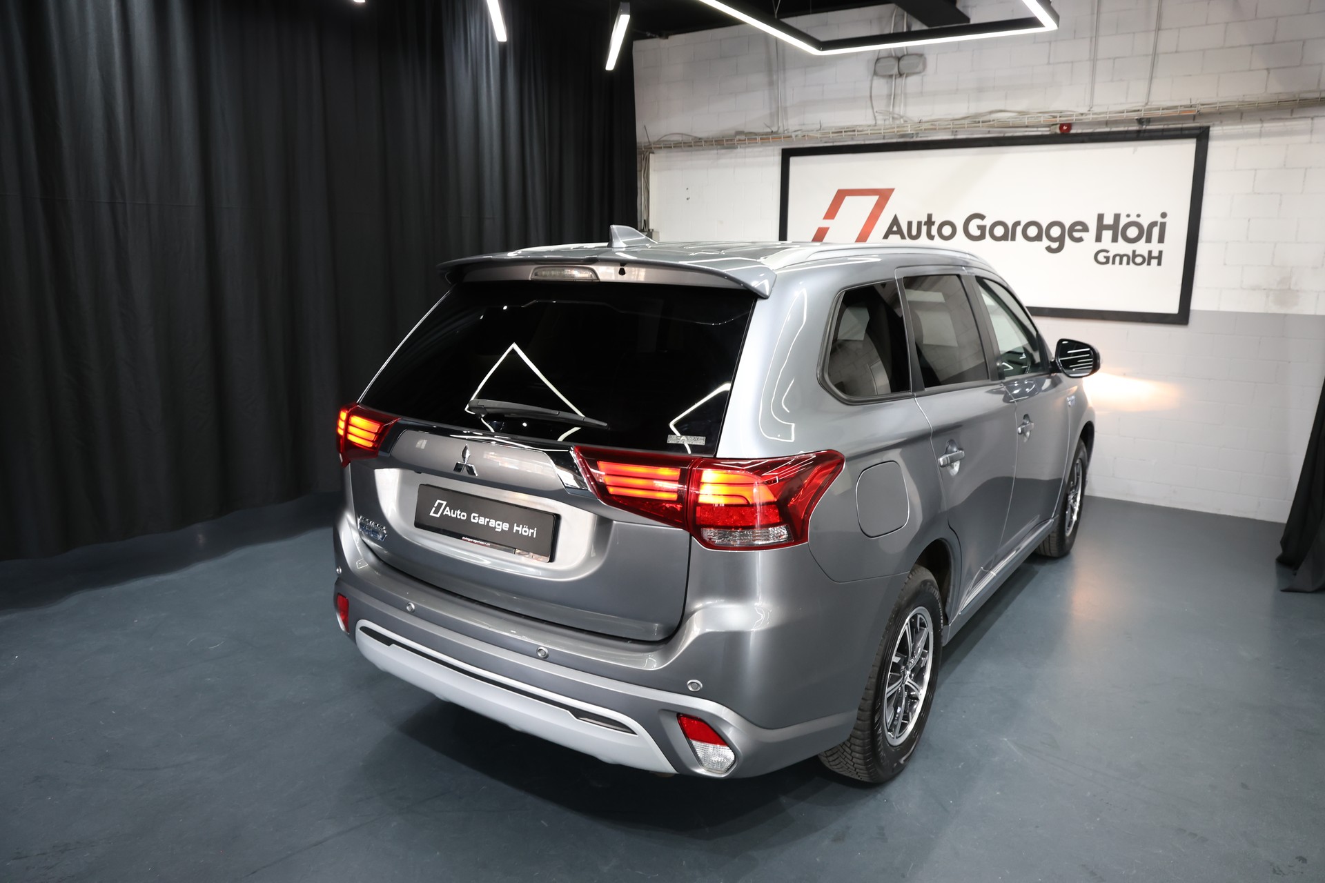 MITSUBISHI Outlander 2.4 PHEV Style 4WD Automatic Plug-In Hybrid-image-10