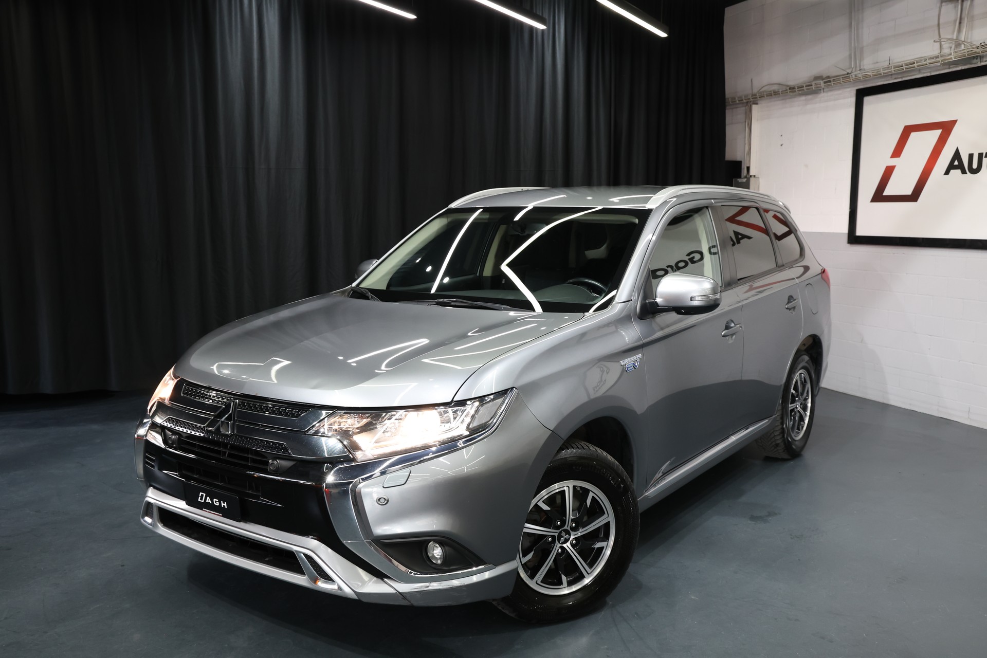 MITSUBISHI Outlander 2.4 PHEV Style 4WD Automatic Plug-In Hybrid-image-0