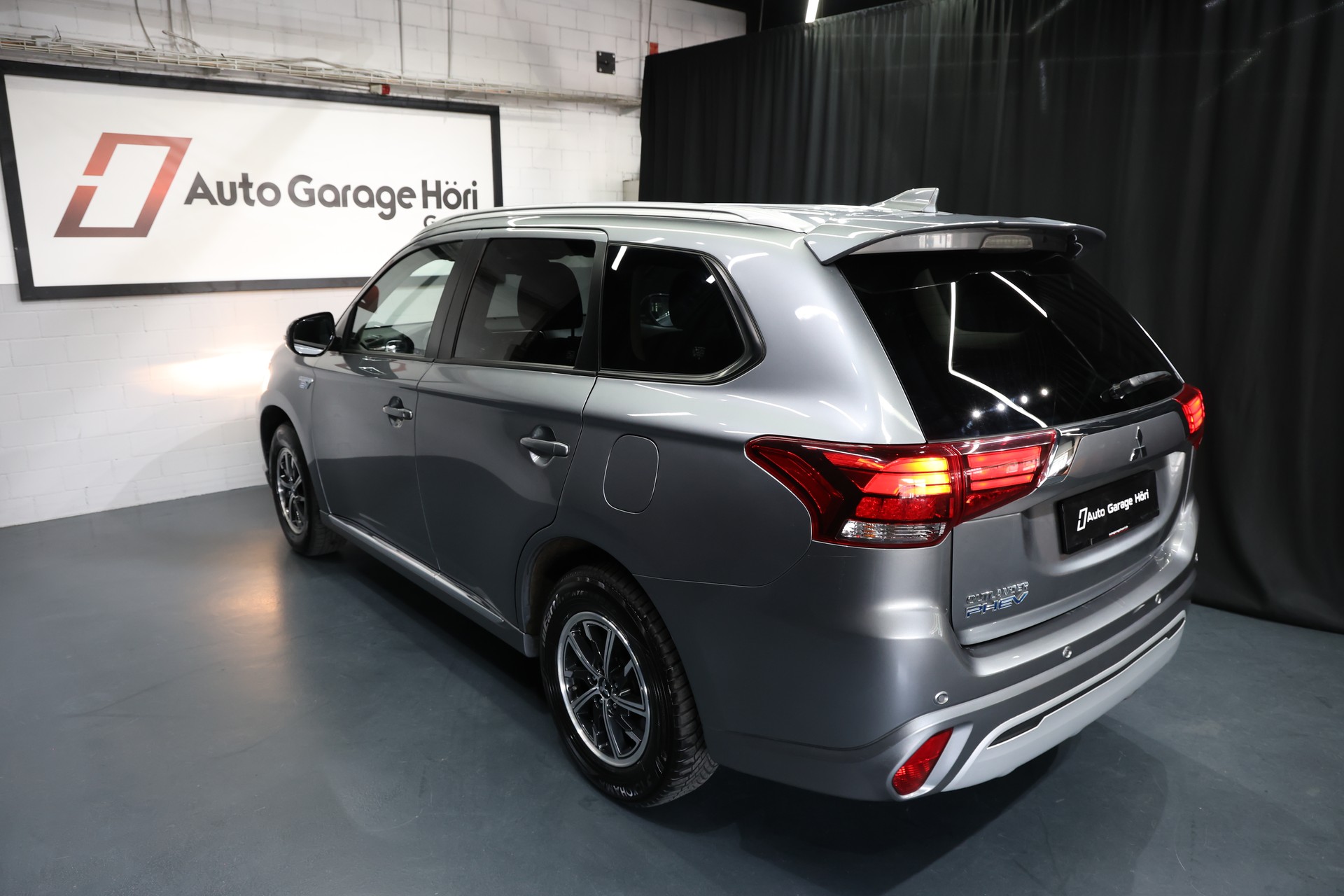 MITSUBISHI Outlander 2.4 PHEV Style 4WD Automatic Plug-In Hybrid-image-14