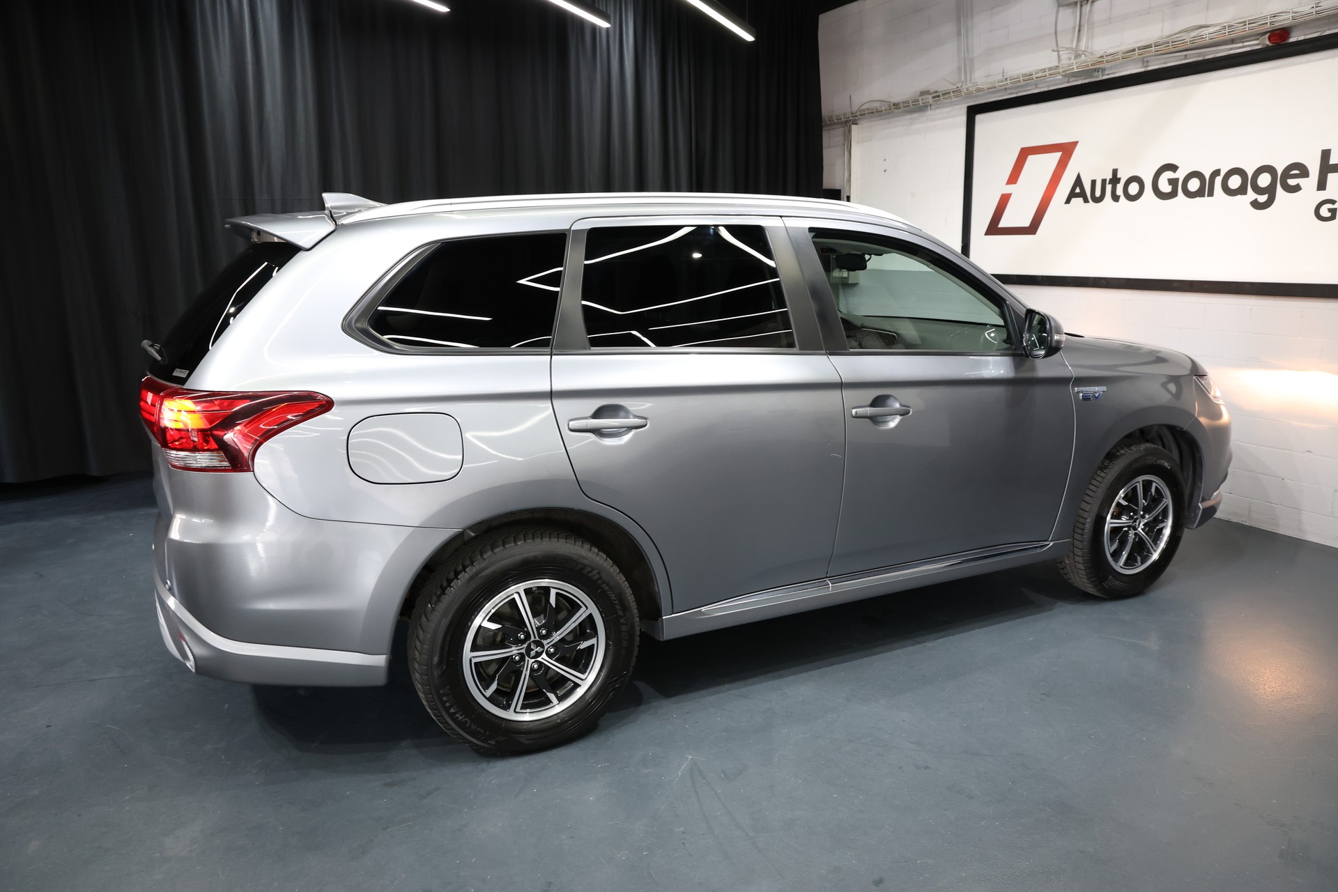 MITSUBISHI Outlander 2.4 PHEV Style 4WD Automatic Plug-In Hybrid-image-11