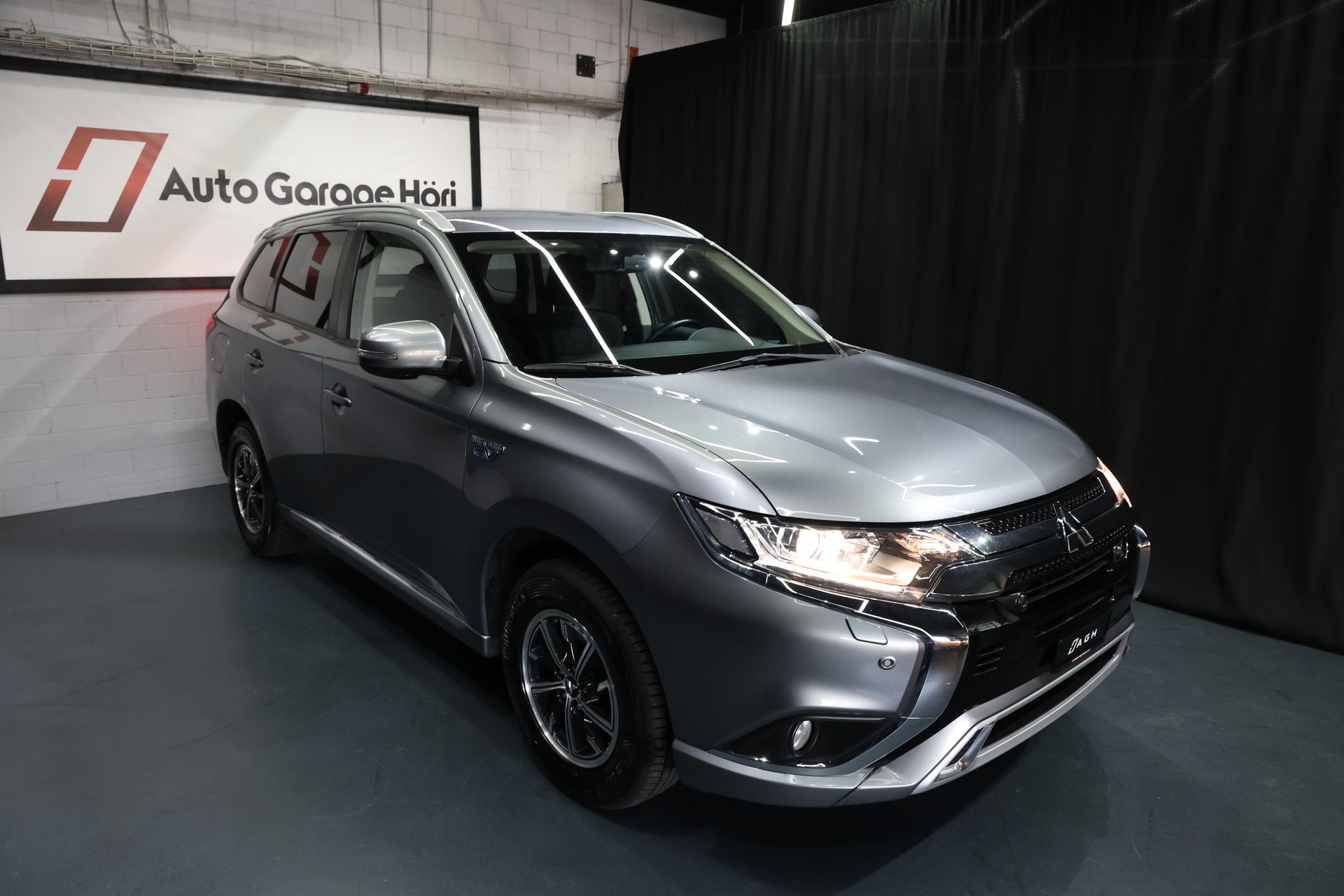 MITSUBISHI Outlander 2.4 PHEV Style 4WD Automatic Plug-In Hybrid-image-7
