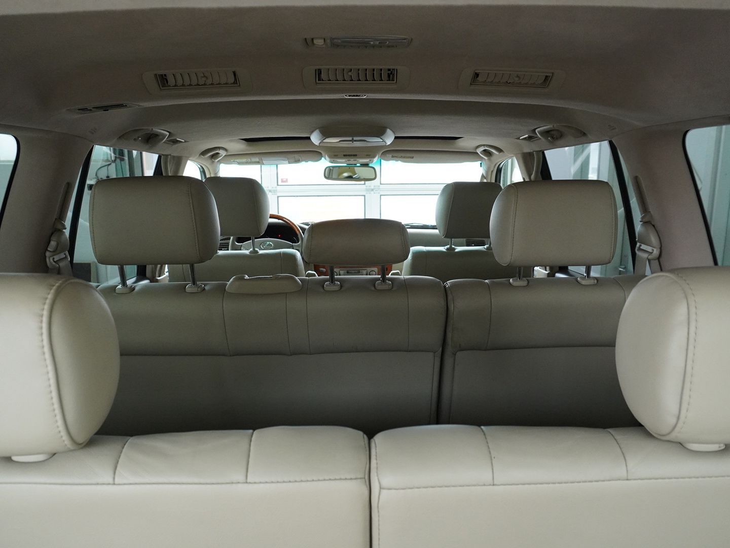 LEXUS 470 V8-showroom-element-3