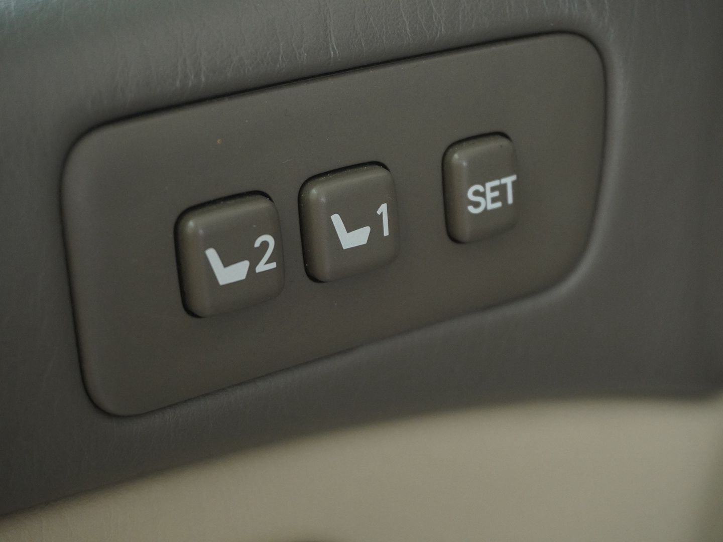 LEXUS 470 V8-image-11