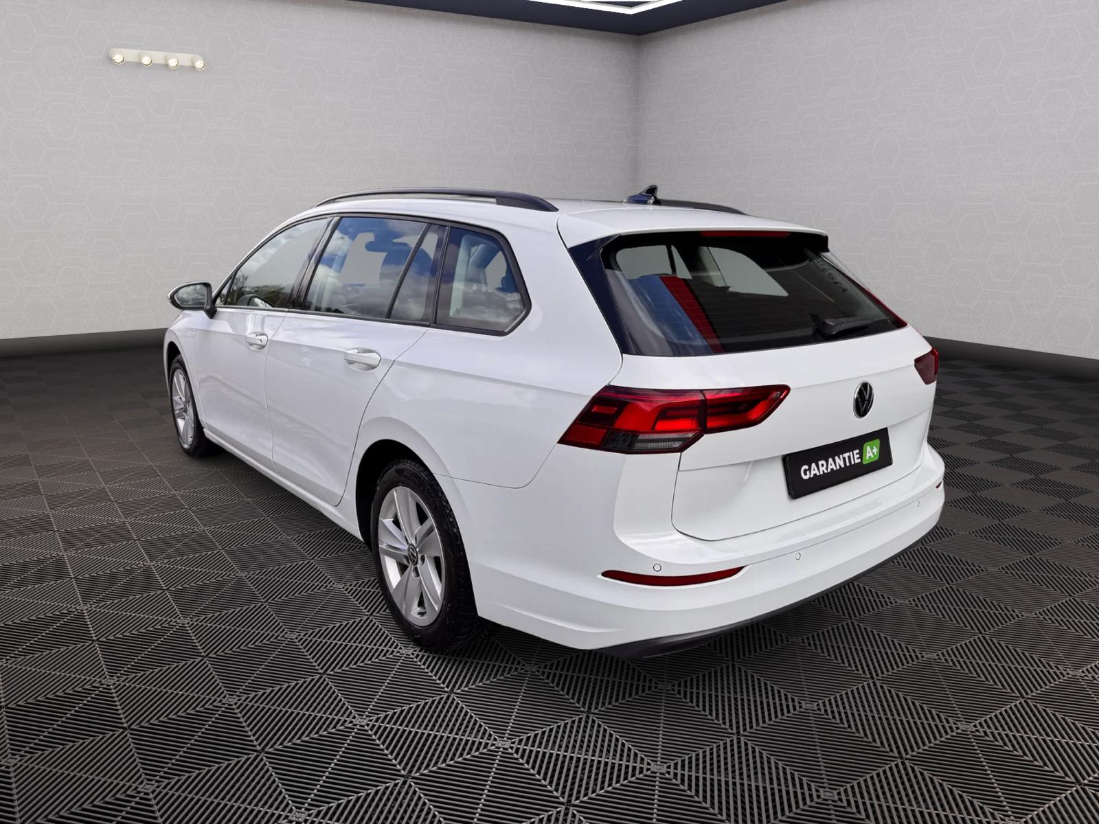 VW Golf Variant 2.0 TDI Life DSG-image-2