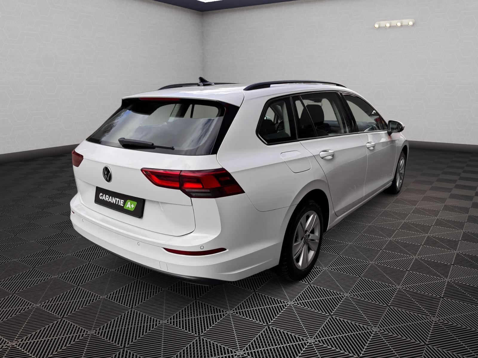 VW Golf Variant 2.0 TDI Life DSG-image-3