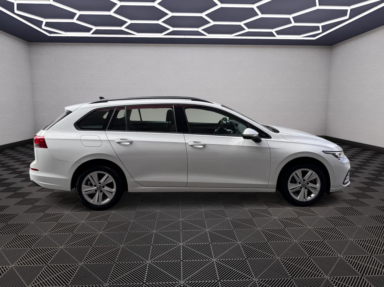 VW Golf Variant 2.0 TDI Life DSG-image-4