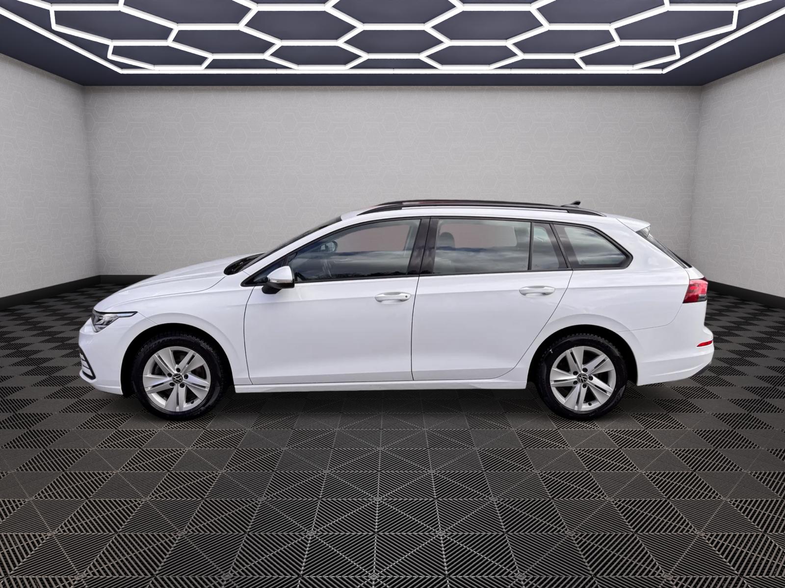 VW Golf Variant 2.0 TDI Life DSG-image-1