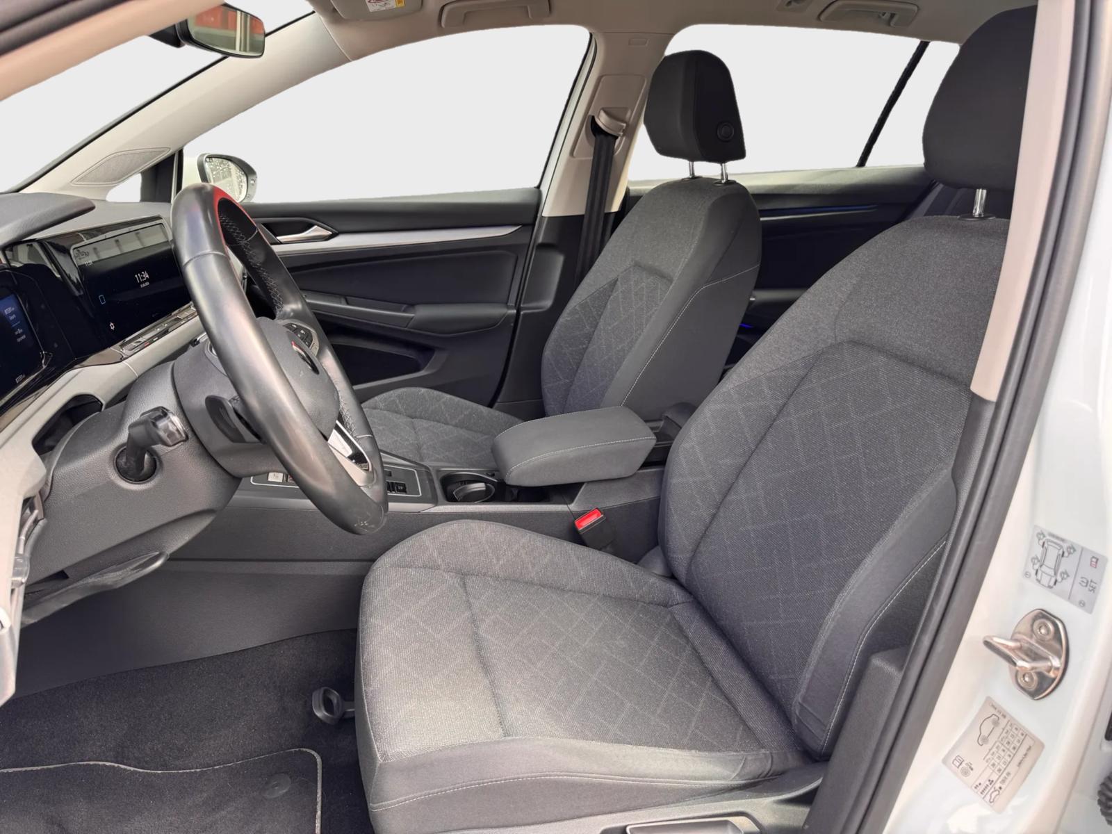 VW Golf Variant 2.0 TDI Life DSG-image-7
