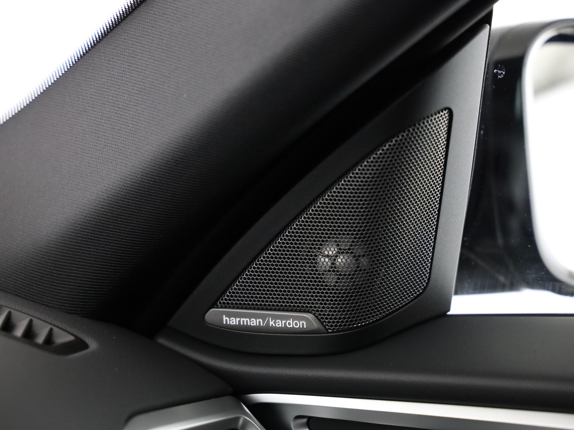 BMW i4 xDrive40-image-17